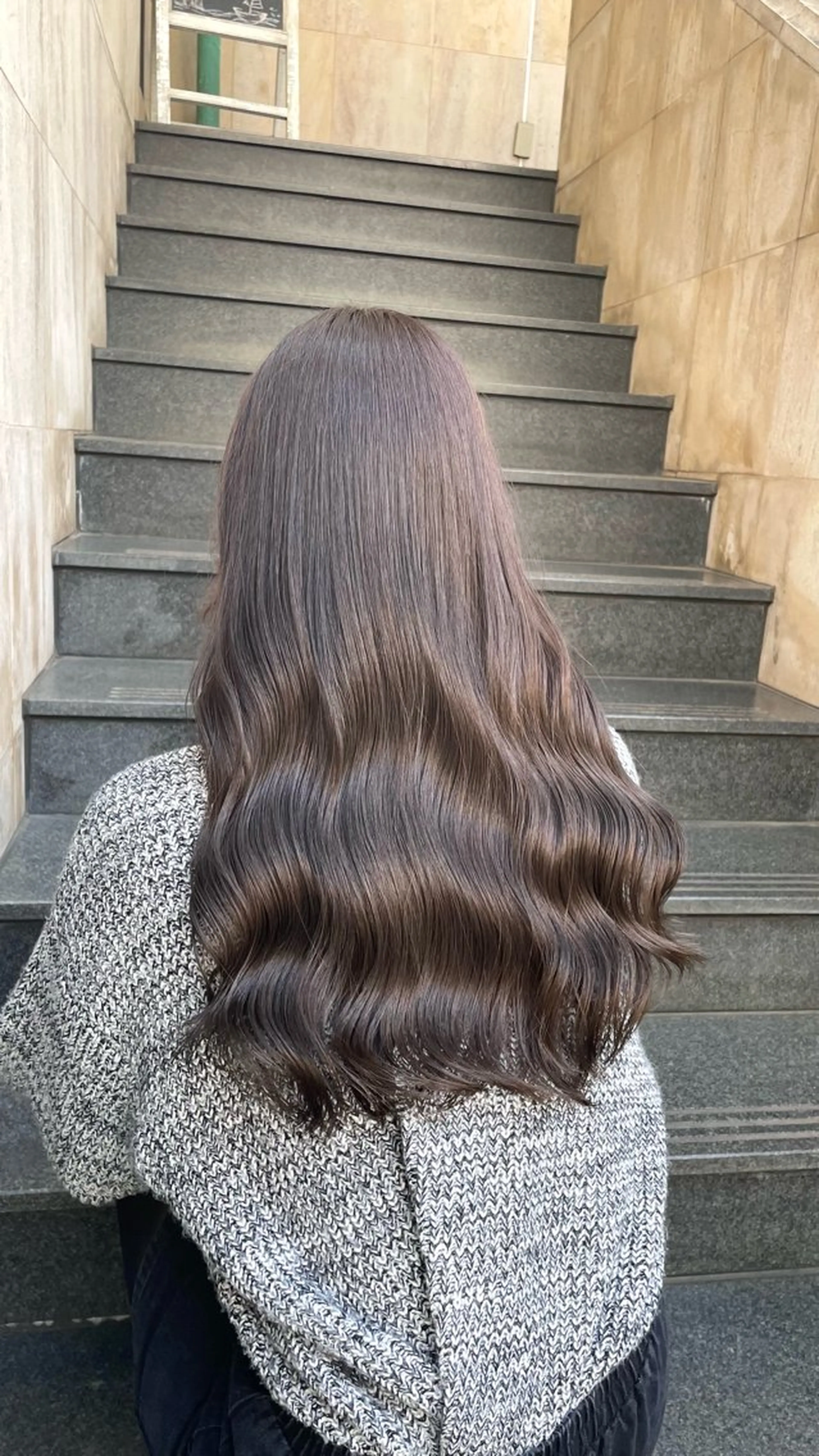 ロング カラー 切りっぱなしボブ ブリーチ ダブルカラー ハイライトカラー ブリーチなしカラー カット ヘアカラー トリートメント ヘッドスパ ヘアセット Wカラー/髪質改善/ 艶カラー🩶Sanaのヘアスタイル