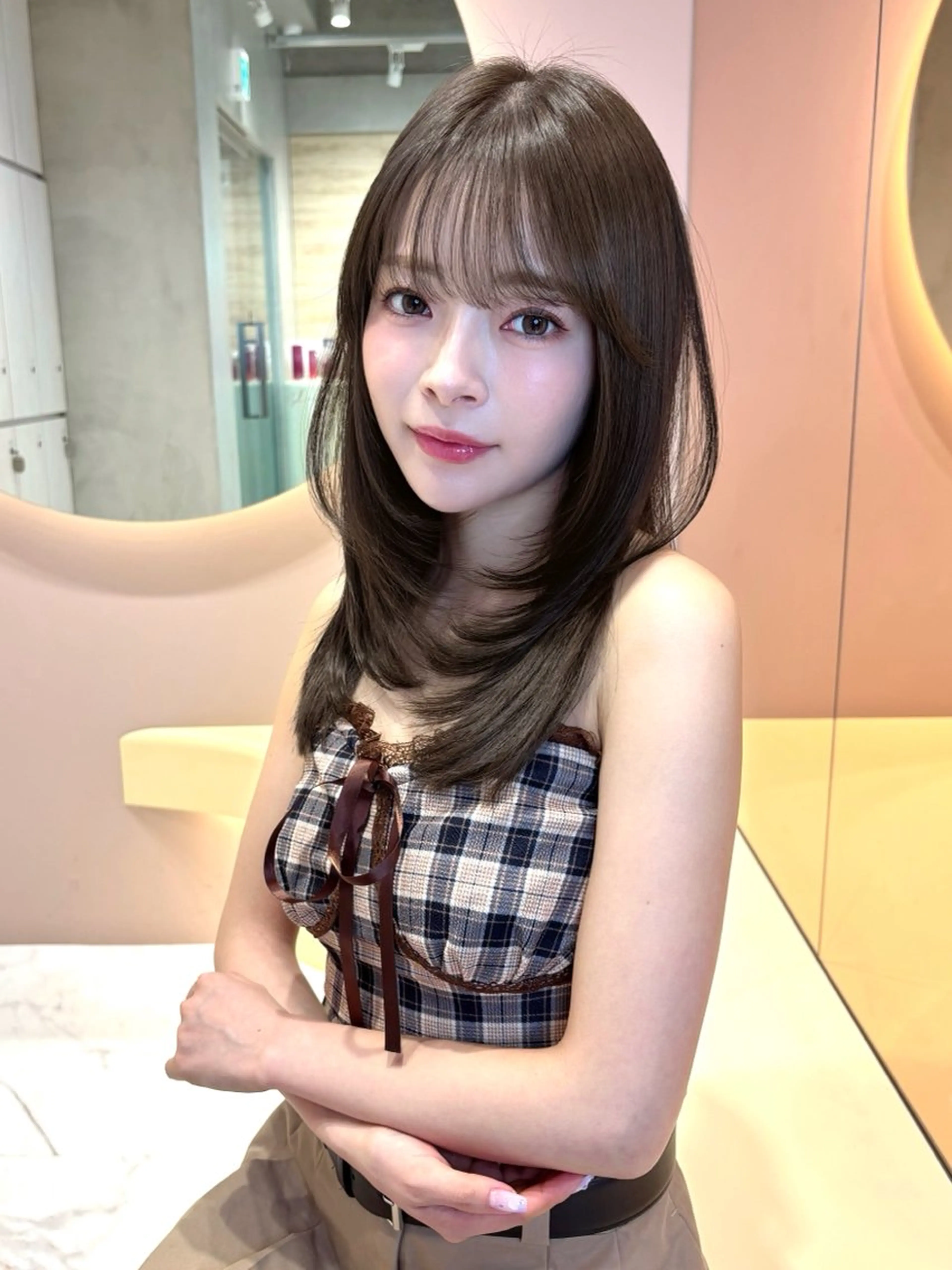 ミディアム カラー ヘアアレンジ ミディアムレイヤー くびれヘア 顔まわりレイヤー 韓国風ヘア レイヤーカット カット ヘアカラー ささき すずねのヘアスタイル