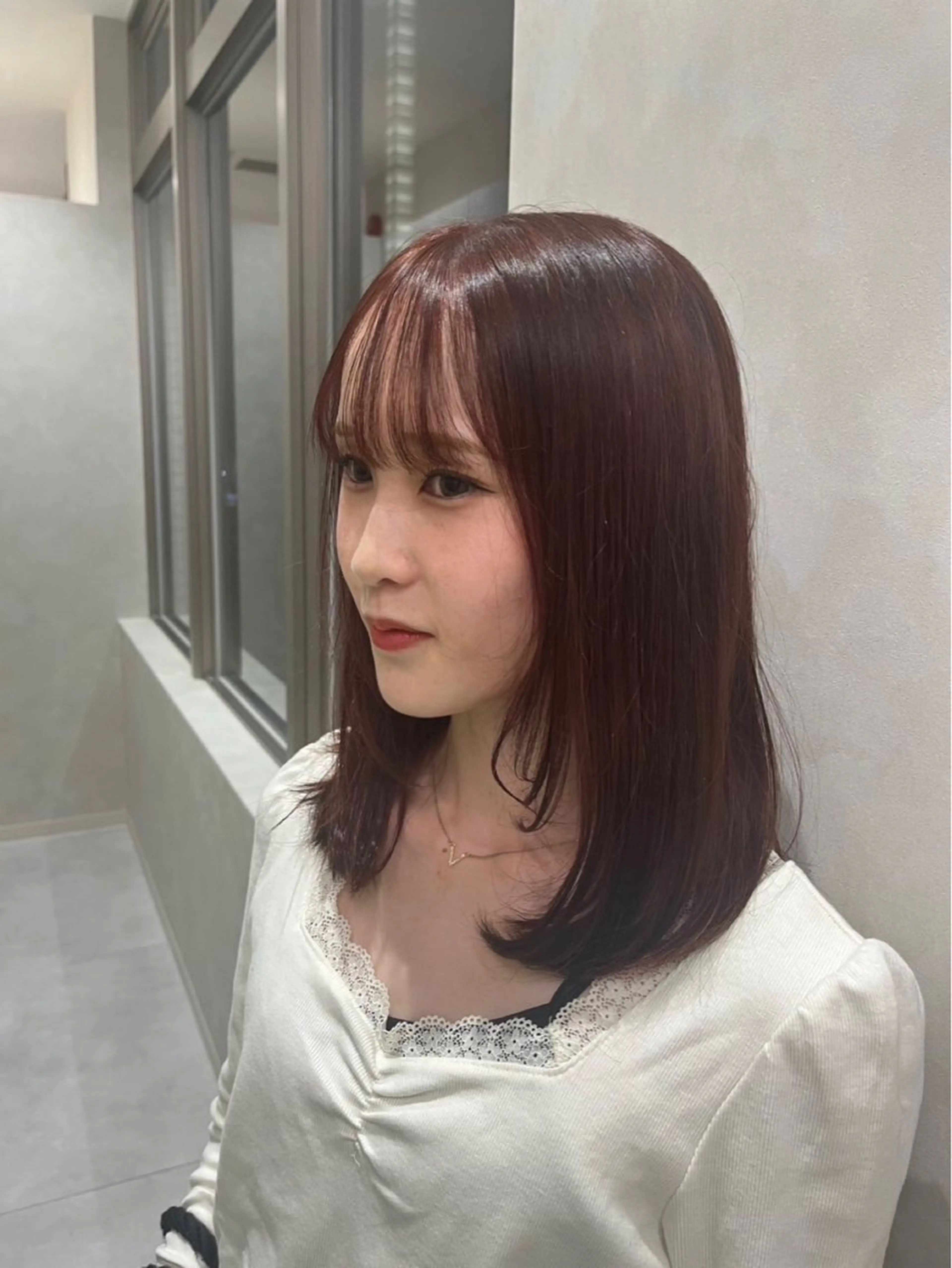 ミディアム レイヤーカット 越海 舞のヘアスタイル