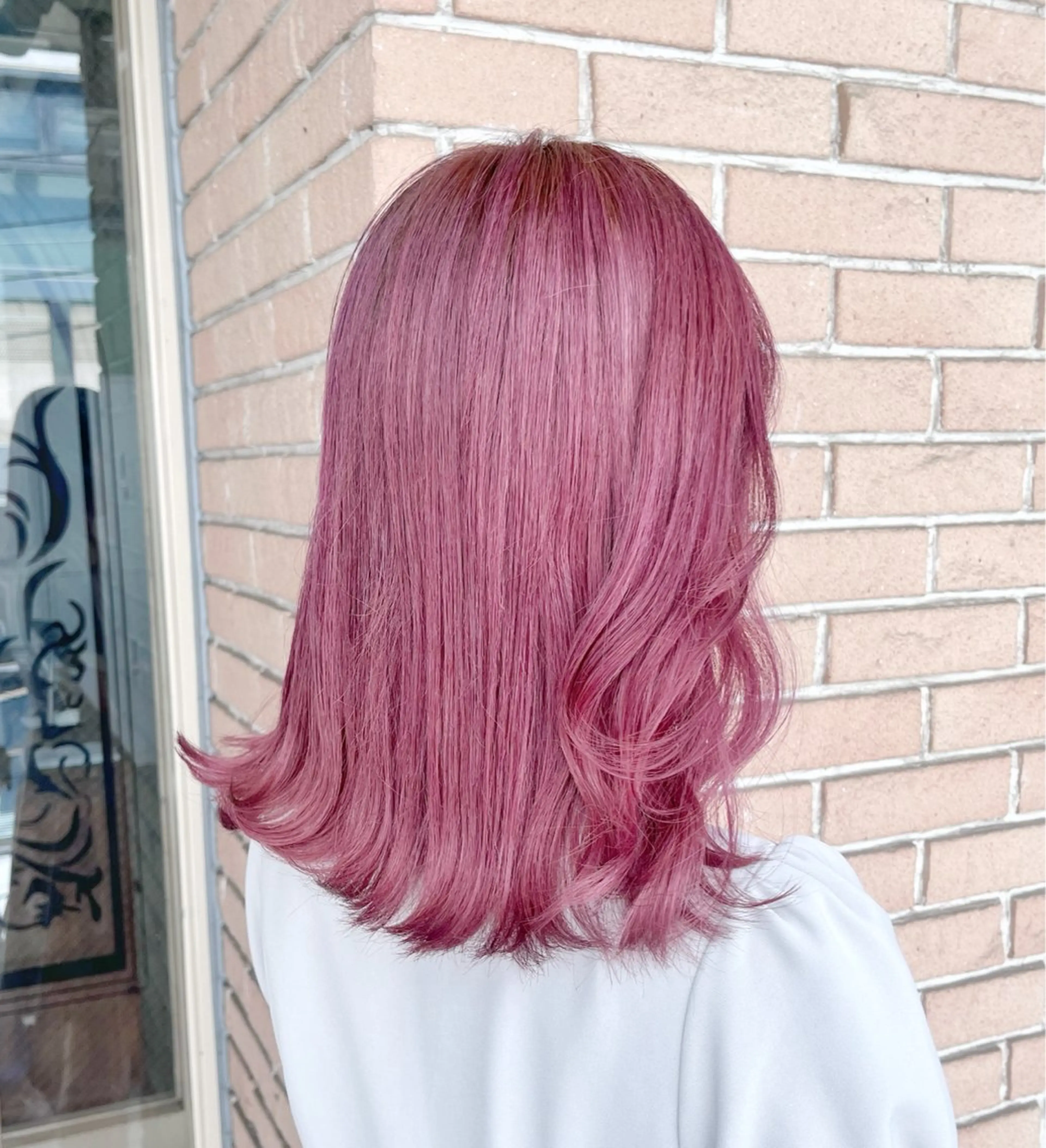 ミディアム カラー ヘアアレンジ ブリーチ ヘアカラー ピンクカラー🩷 ヘアセットＮＯ.1のヘアスタイル