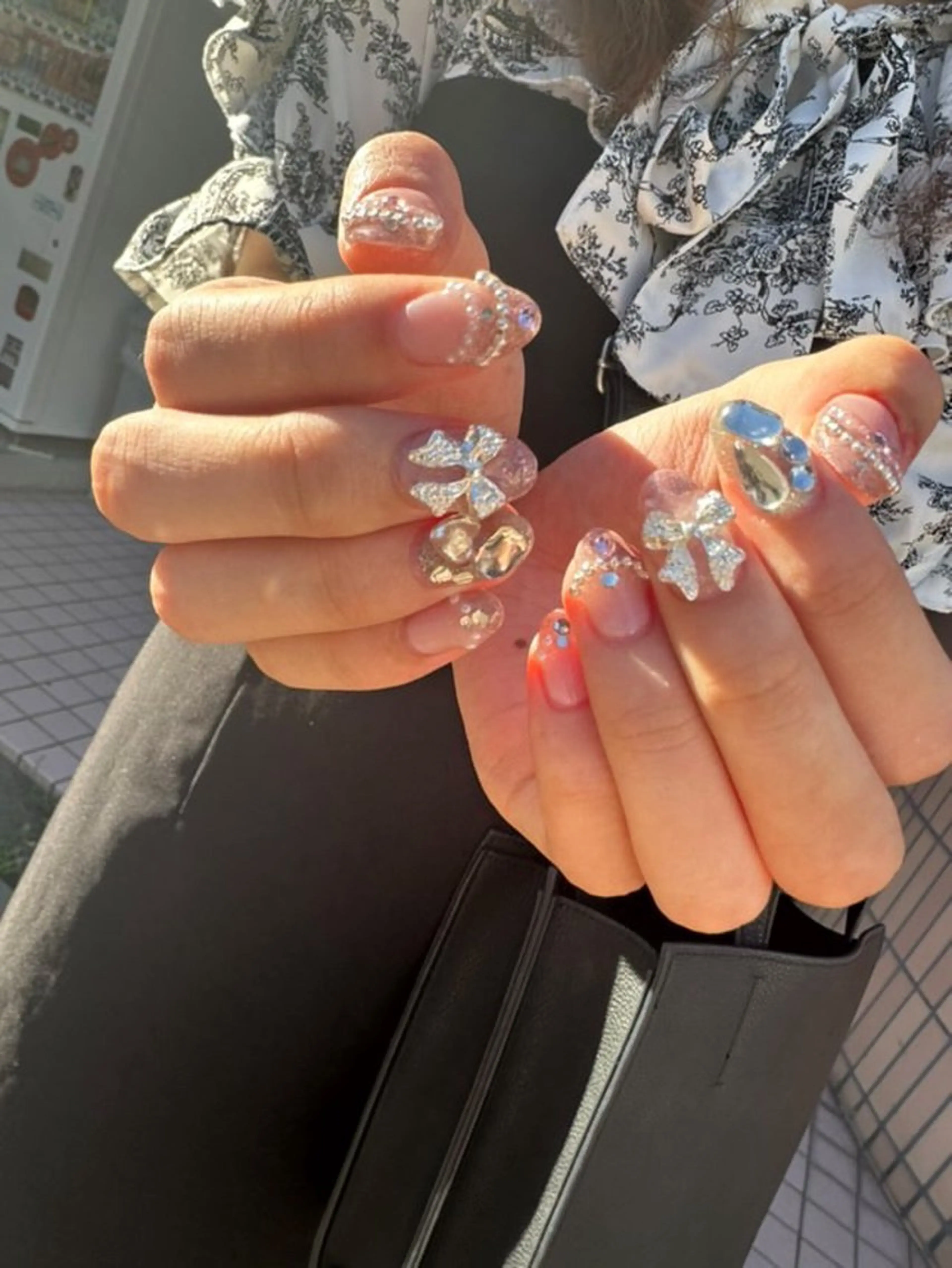 ミディアム NAIL SALON FLOR所属・キラキラネイル/ 韓国ネイルMAKIのネイルデザイン