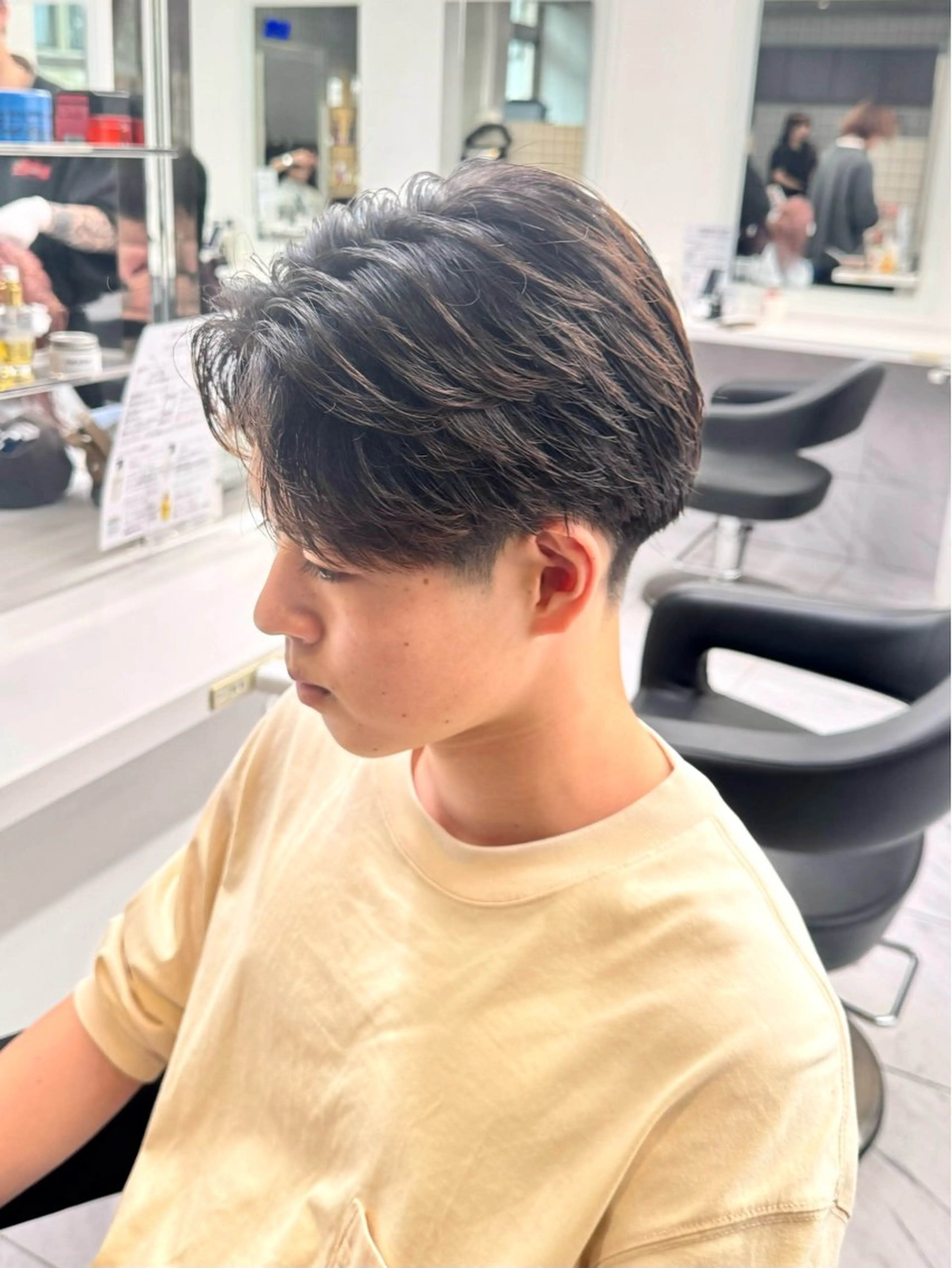 ミディアム パーマ ヘアアレンジ メンズ ミディアムパーマ フェザーパーマ メンズパーマ 🟦メンズパーマの 達人🟦のヘアスタイル