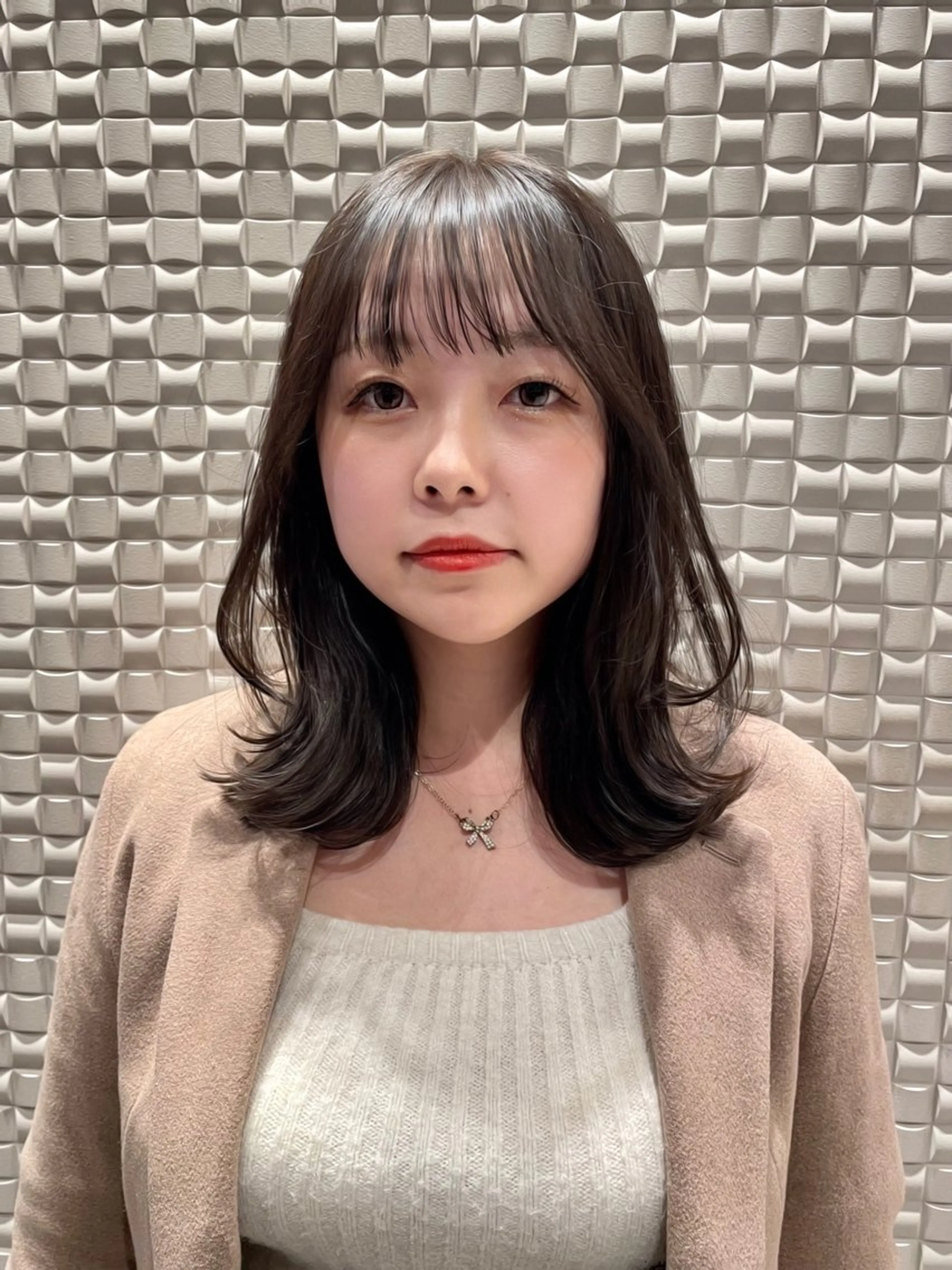 ミディアム カラー レイヤーカット 外ハネヘア ren ボブロブ/ミディアムのヘアスタイル