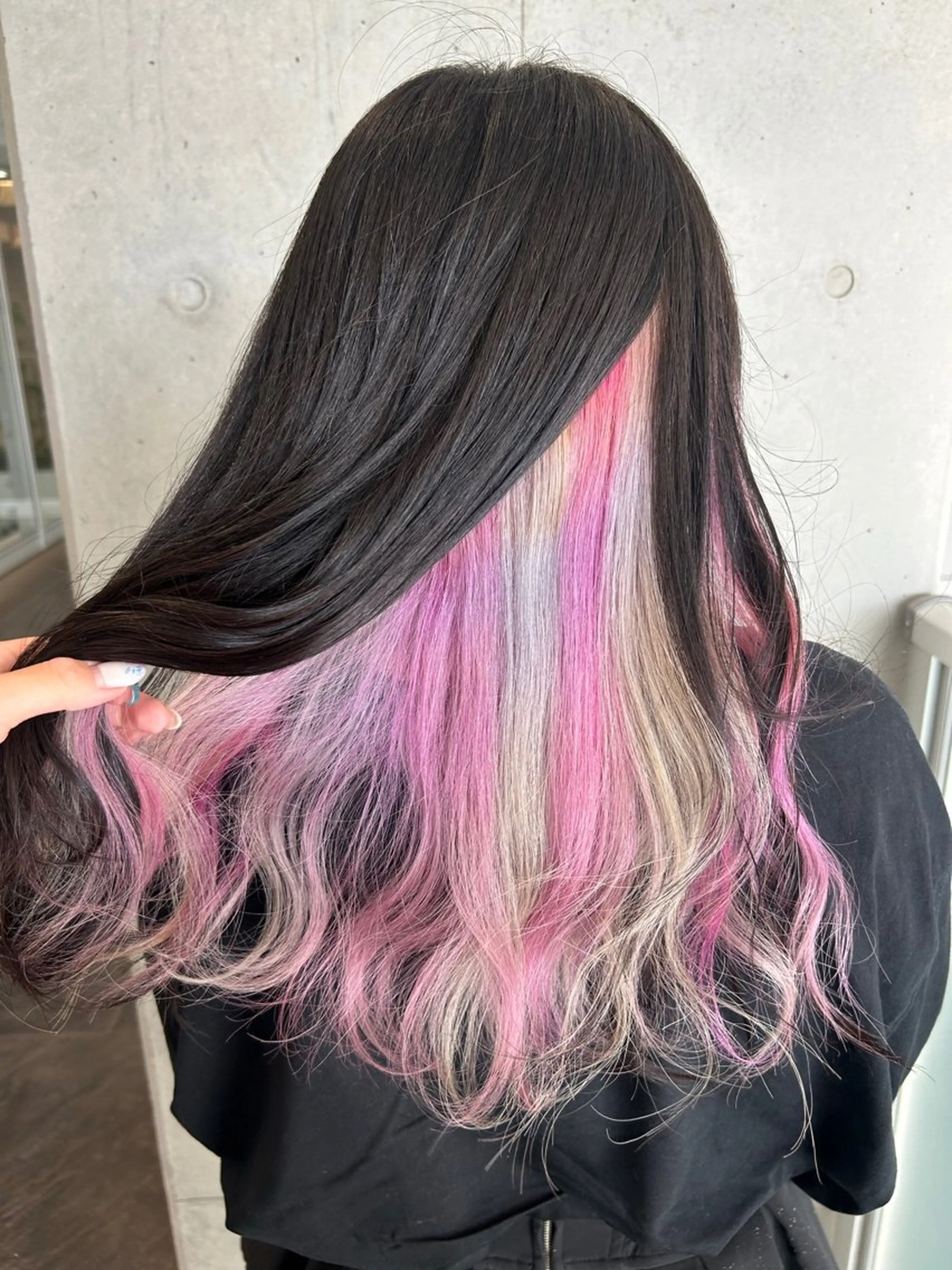 ロング カラー イヤリングカラー インナーカラー ピンクカラー シールエクステ/ツヤ 髪🩷SATSUKIのヘアスタイル