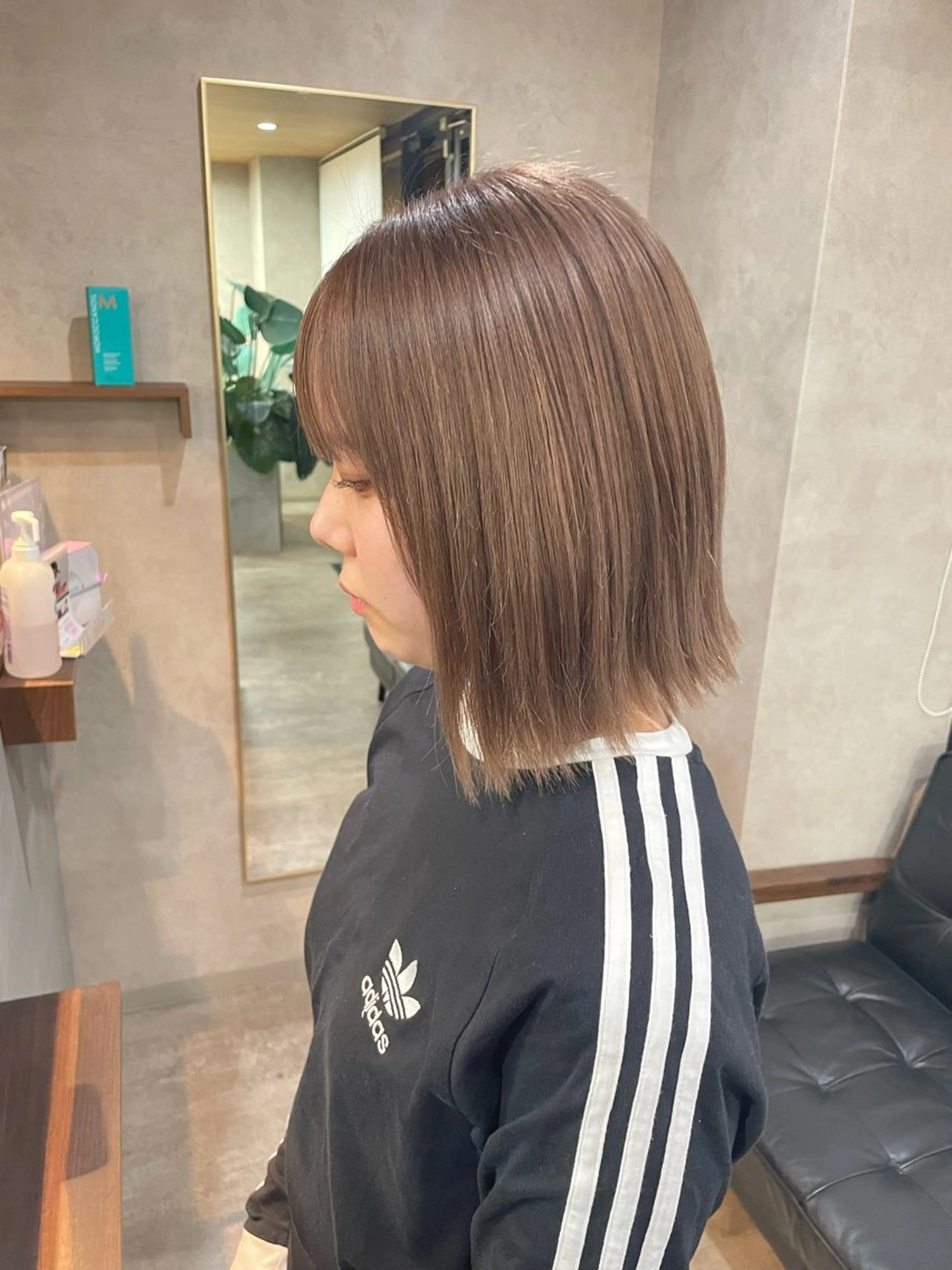 ミディアム カラー ブリーチ グレージュ ミルクティーグレージュ RIENS / ayu ♡のヘアスタイル