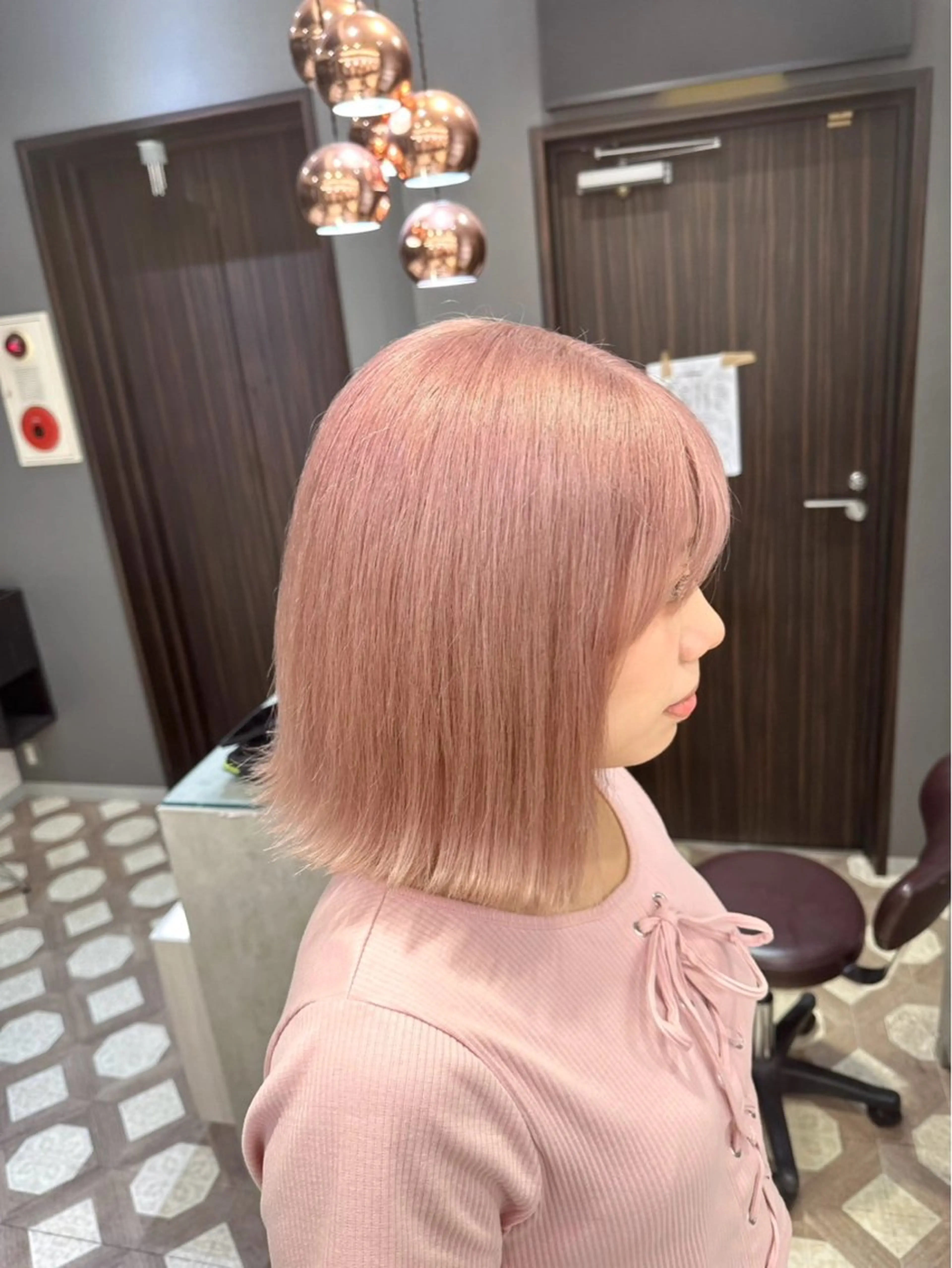 ミディアム カラー ヘアカラー ダメージレスブリーチ デザイン．咲良のヘアスタイル