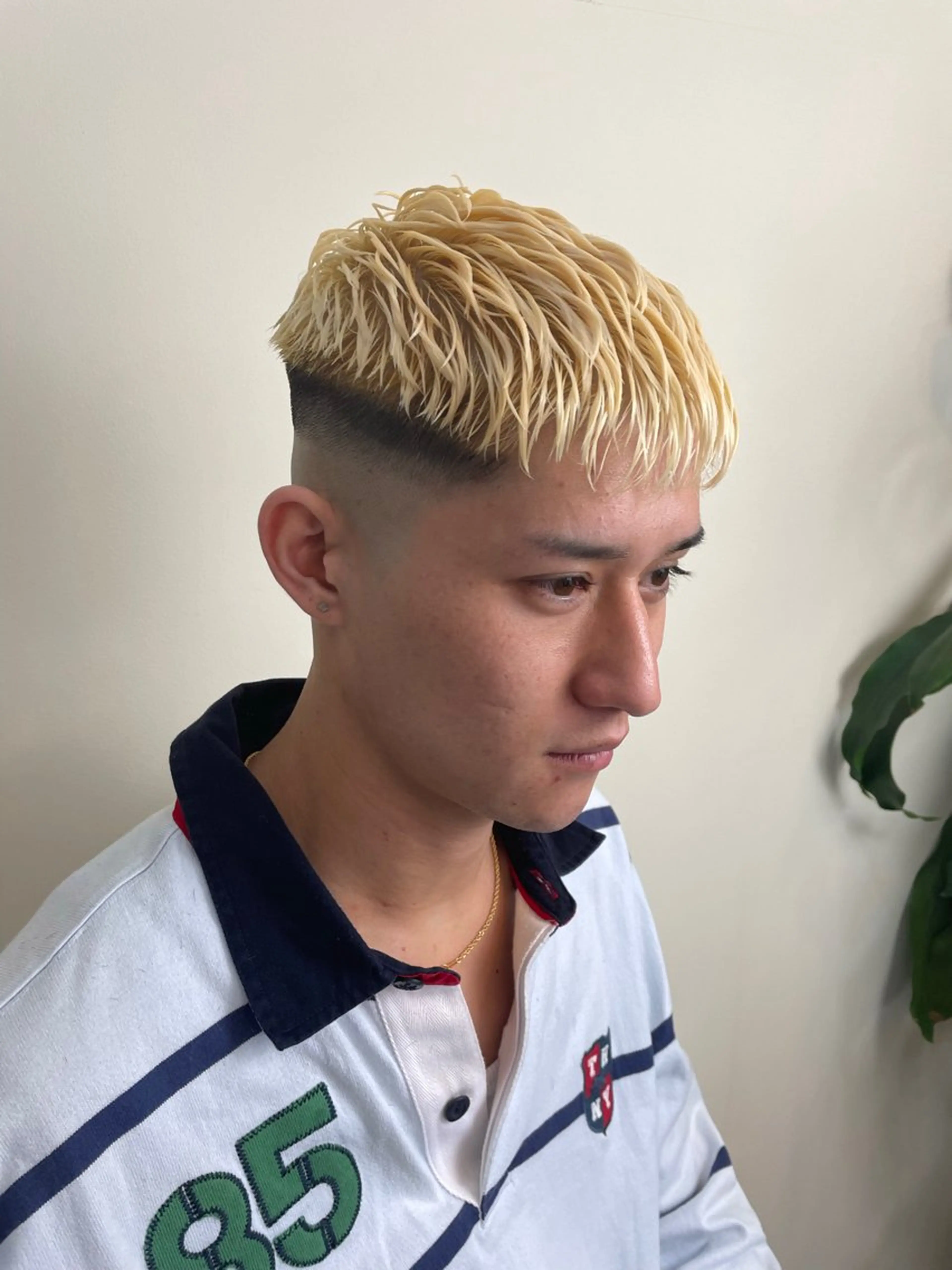 ショート カラー メンズ センターパート フェードカット メンズハイライト メンズ韓国風 マッシュウルフ カット ヘアカラー WEST OLAND加藤圭介のヘアスタイル