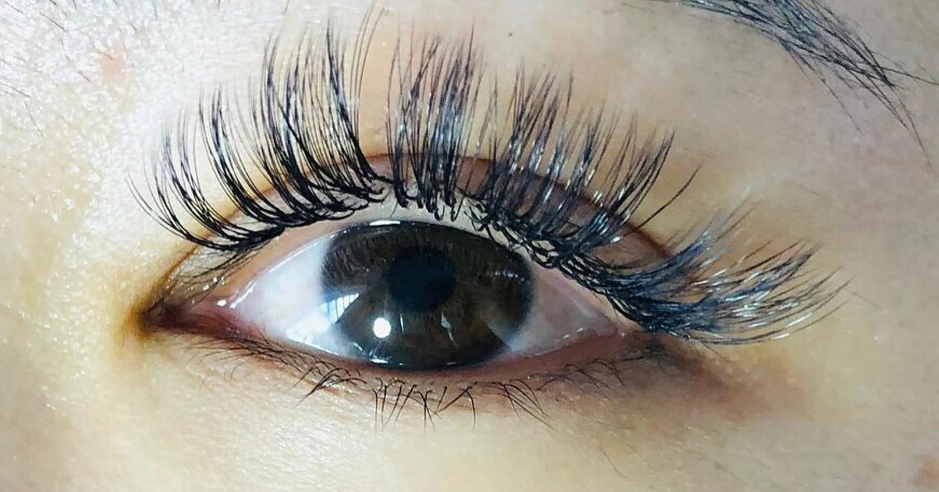 マツエク・マツパ ボリュームラッシュ Hug me eyelashのマツエク・マツパデザイン