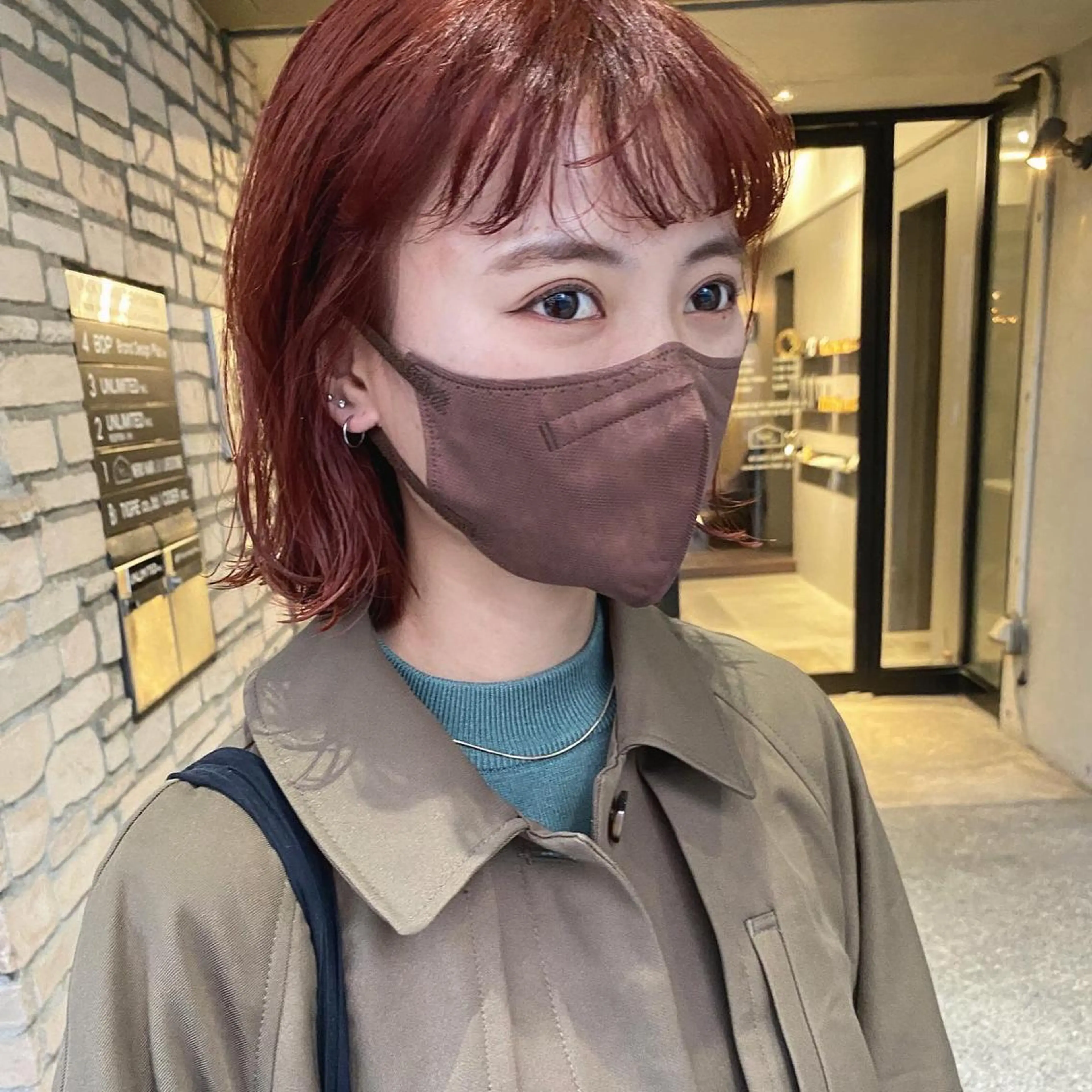ミディアム カラー 切りっぱなしボブ ブリーチ オレンジ ボブ やまもと さえのヘアスタイル
