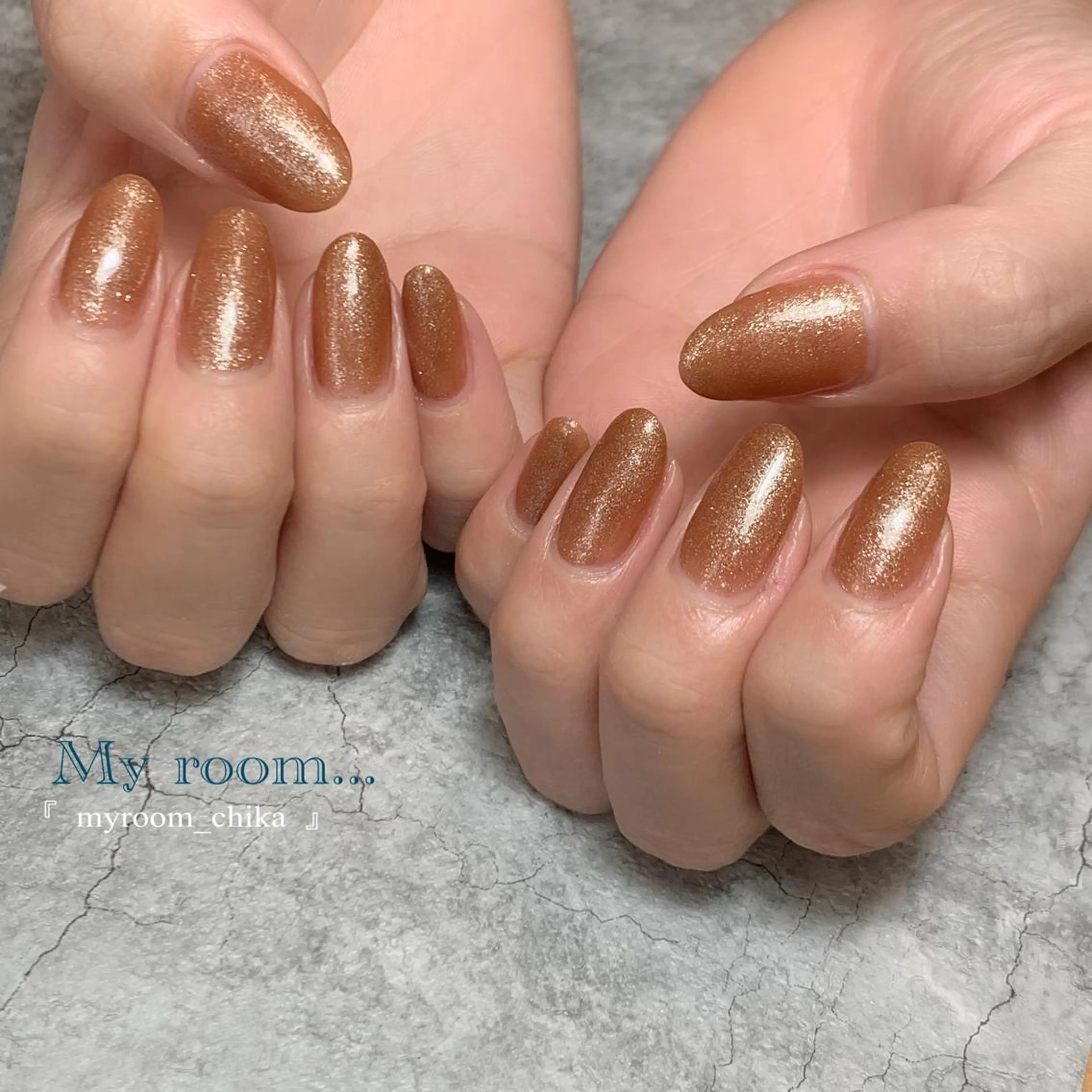 ネイル ゴールド ラメ(グリッター) ワンカラーネイル Amua.facial salon所属・Amua.ハーブ 新宿御苑駅前のエステ・リラクイメージ