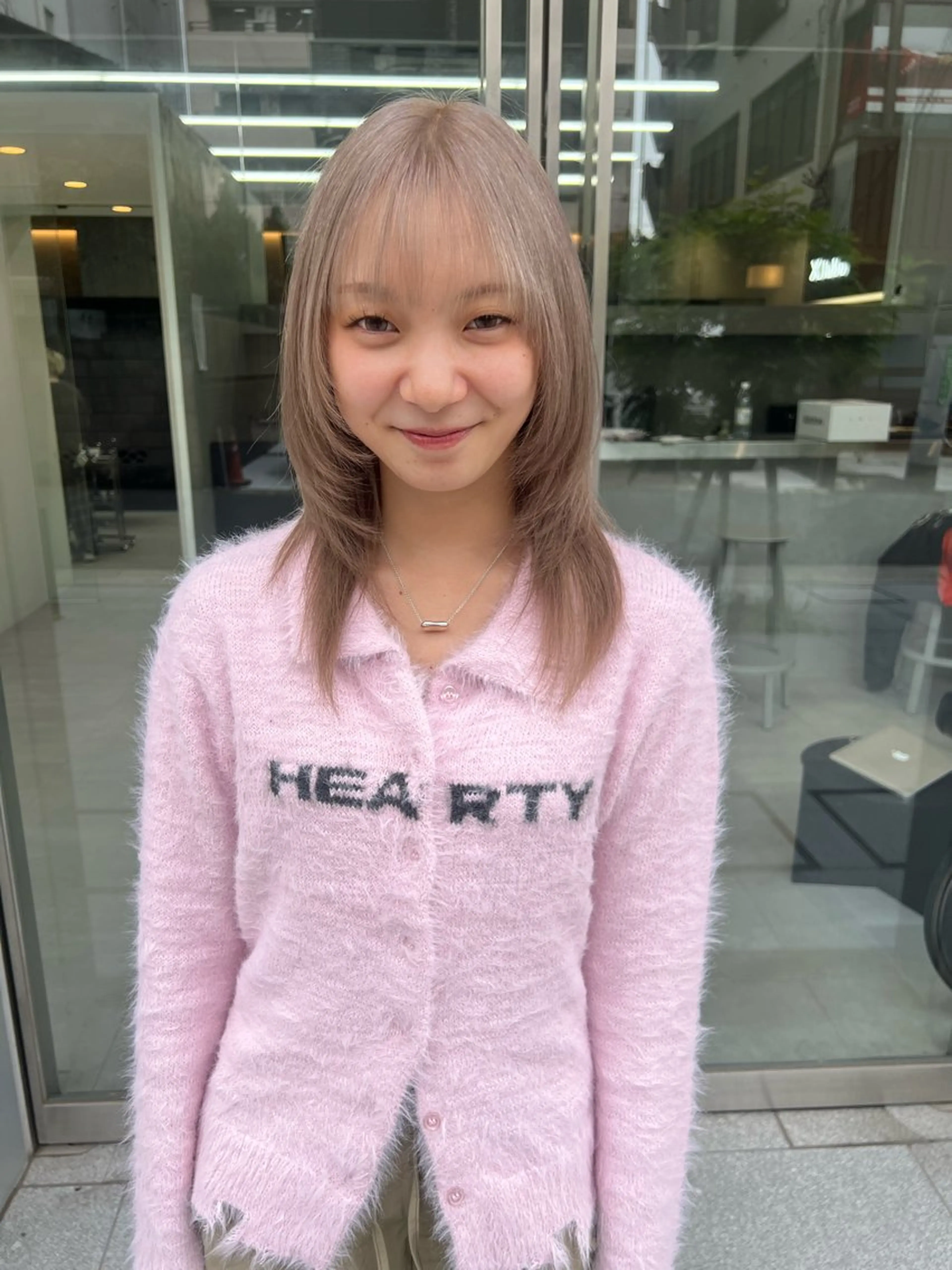 ミディアム カラー ブロンド グレージュ くびれヘア 顔周りカット ハッシュカット ヘアカラー トリートメント 吉沢遣人/レイヤー 艶カラー/パーマのヘアスタイル