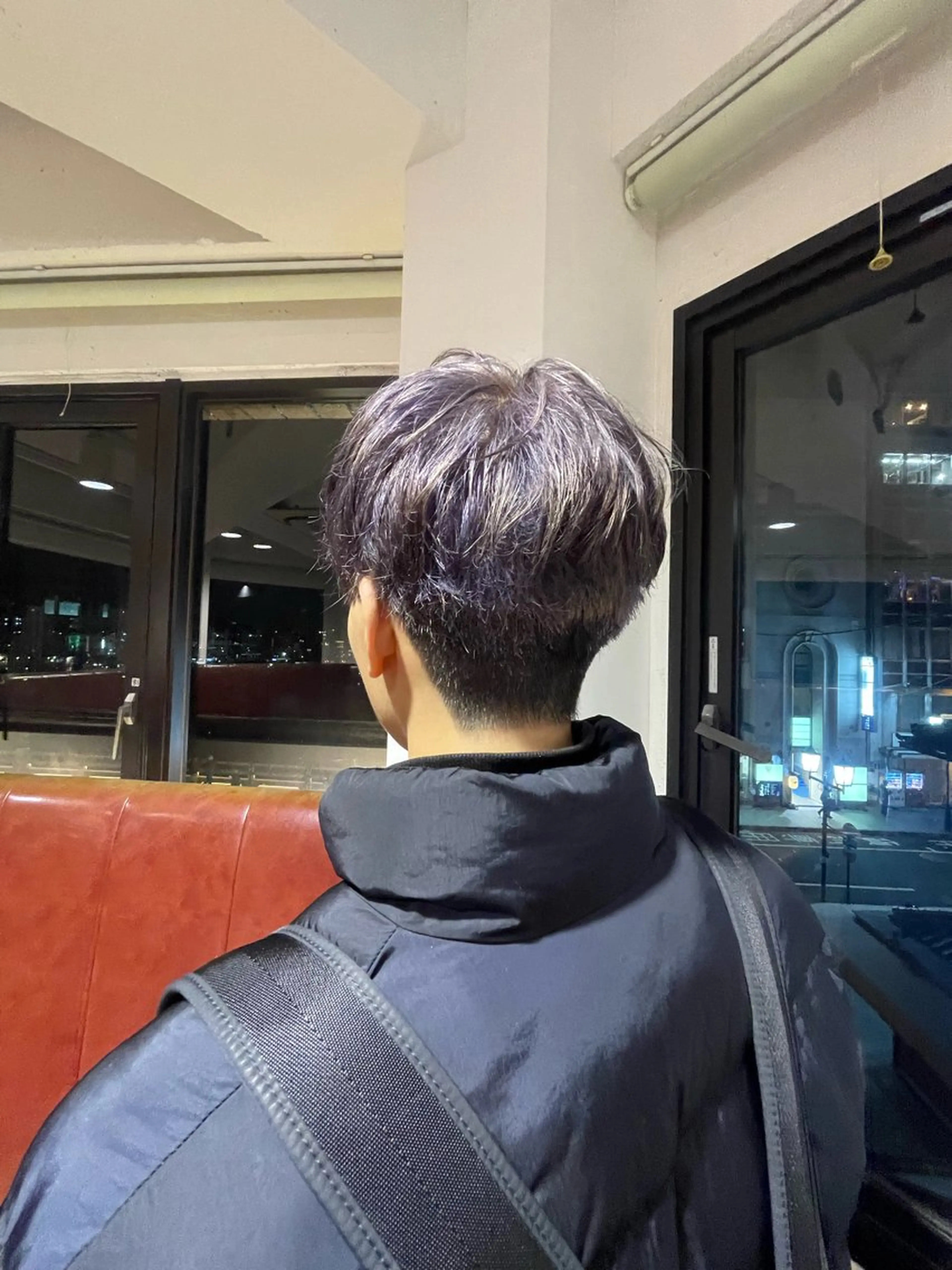 カラー メンズ ラベンダーカラー シルバー カット ヘアカラー 佐藤 綾郁のヘアスタイル