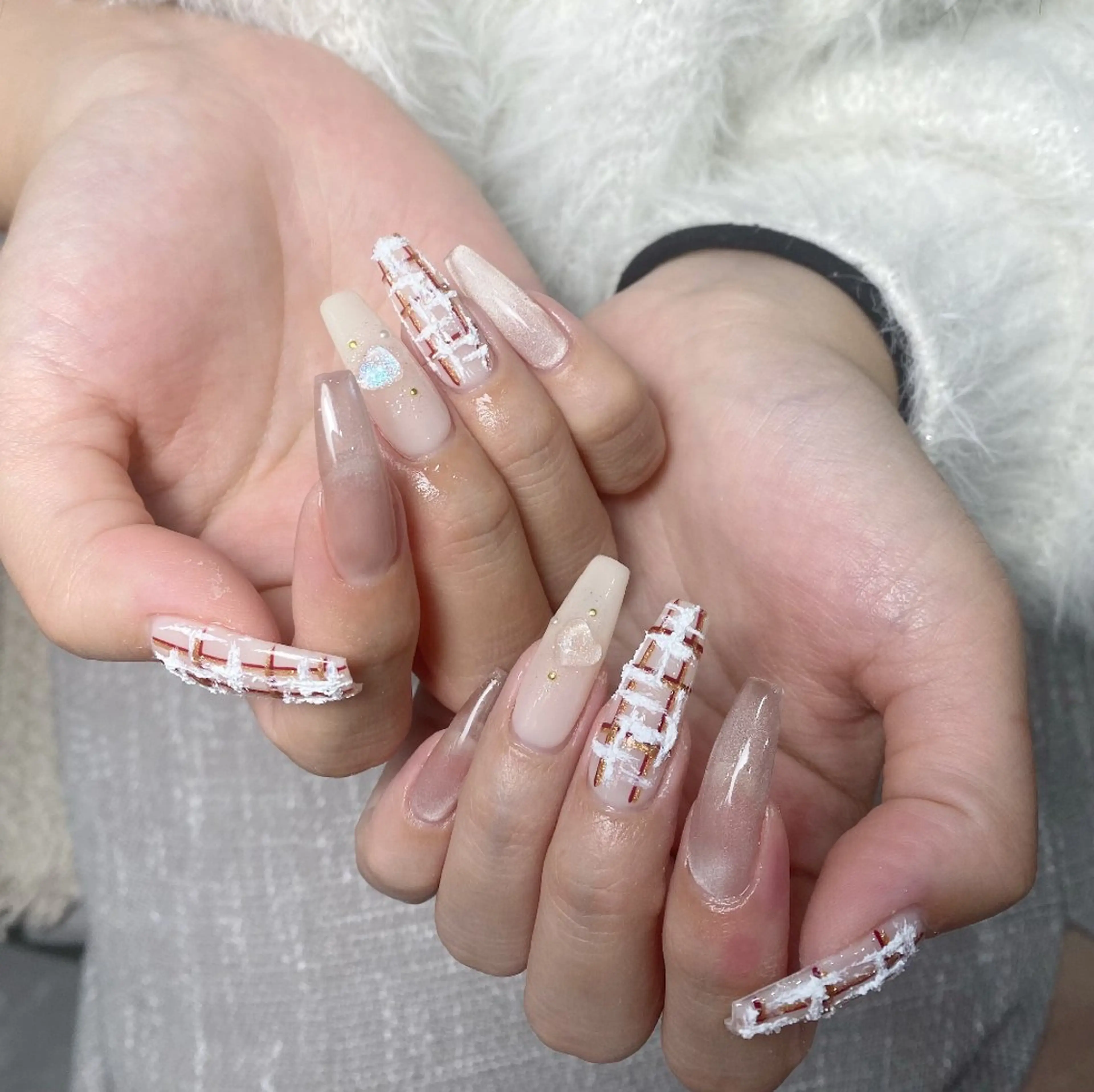 ネイル チークネイル 長さ出し フレンチネイル ジェルネイル キラキラネイル ハンドネイル UM Nail Salonのネイルデザイン