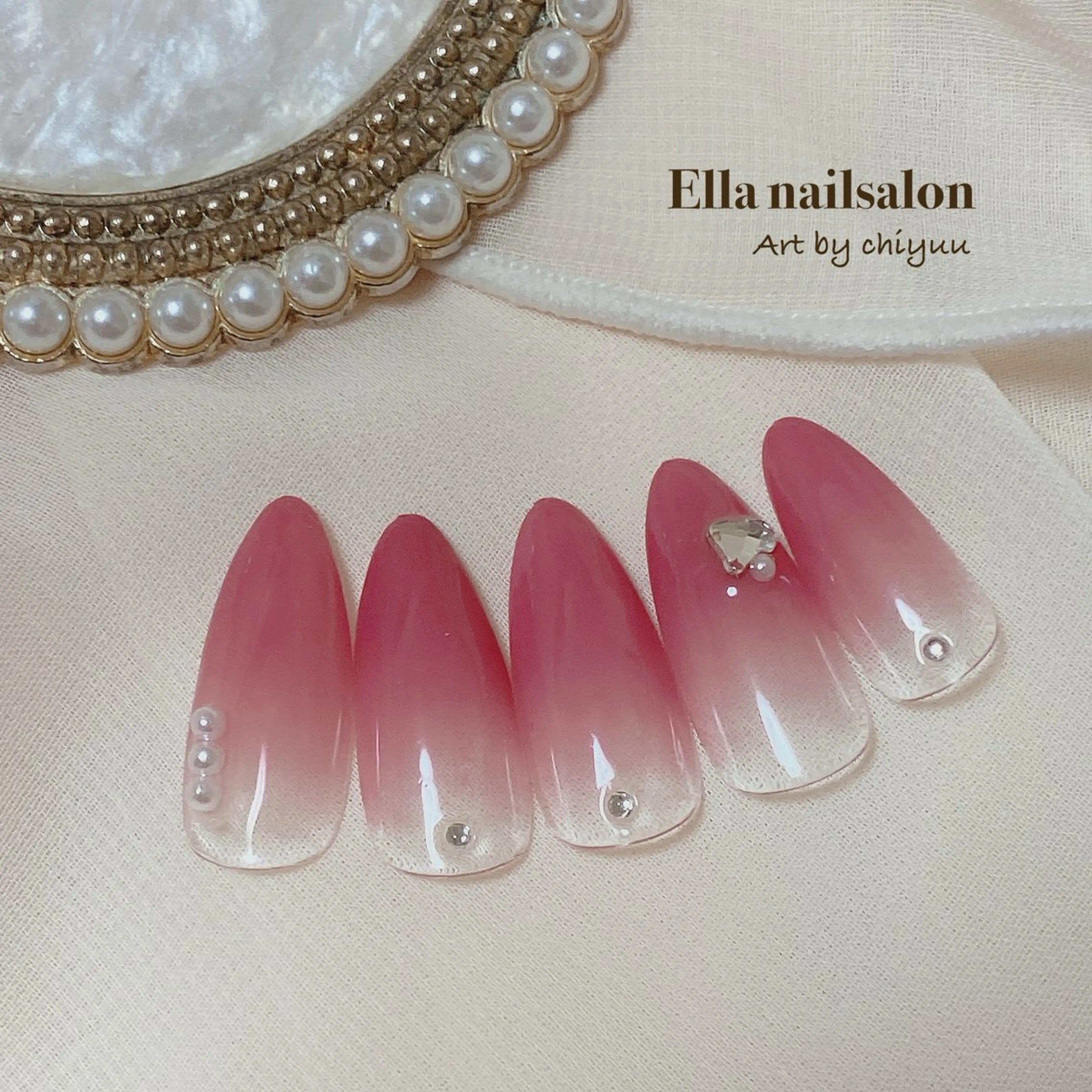 ネイル ハート ストーンネイル ハンドネイル Ella nailsalon所属・Ella nail ちゆうのネイルデザイン