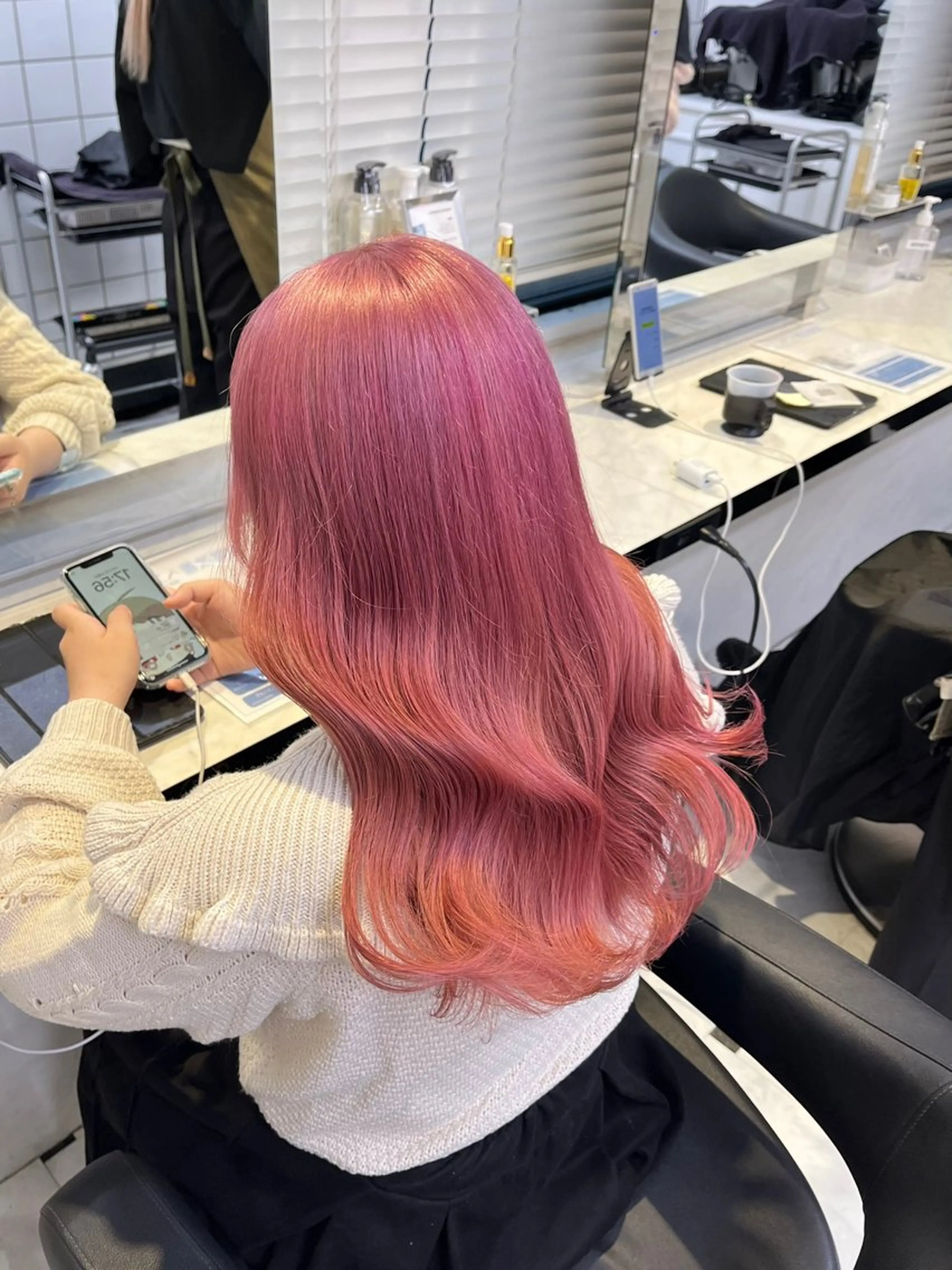 ミディアム ヘアカラー 🍒透明感カラー🌨 🥕ハイトーンカラーのヘアスタイル