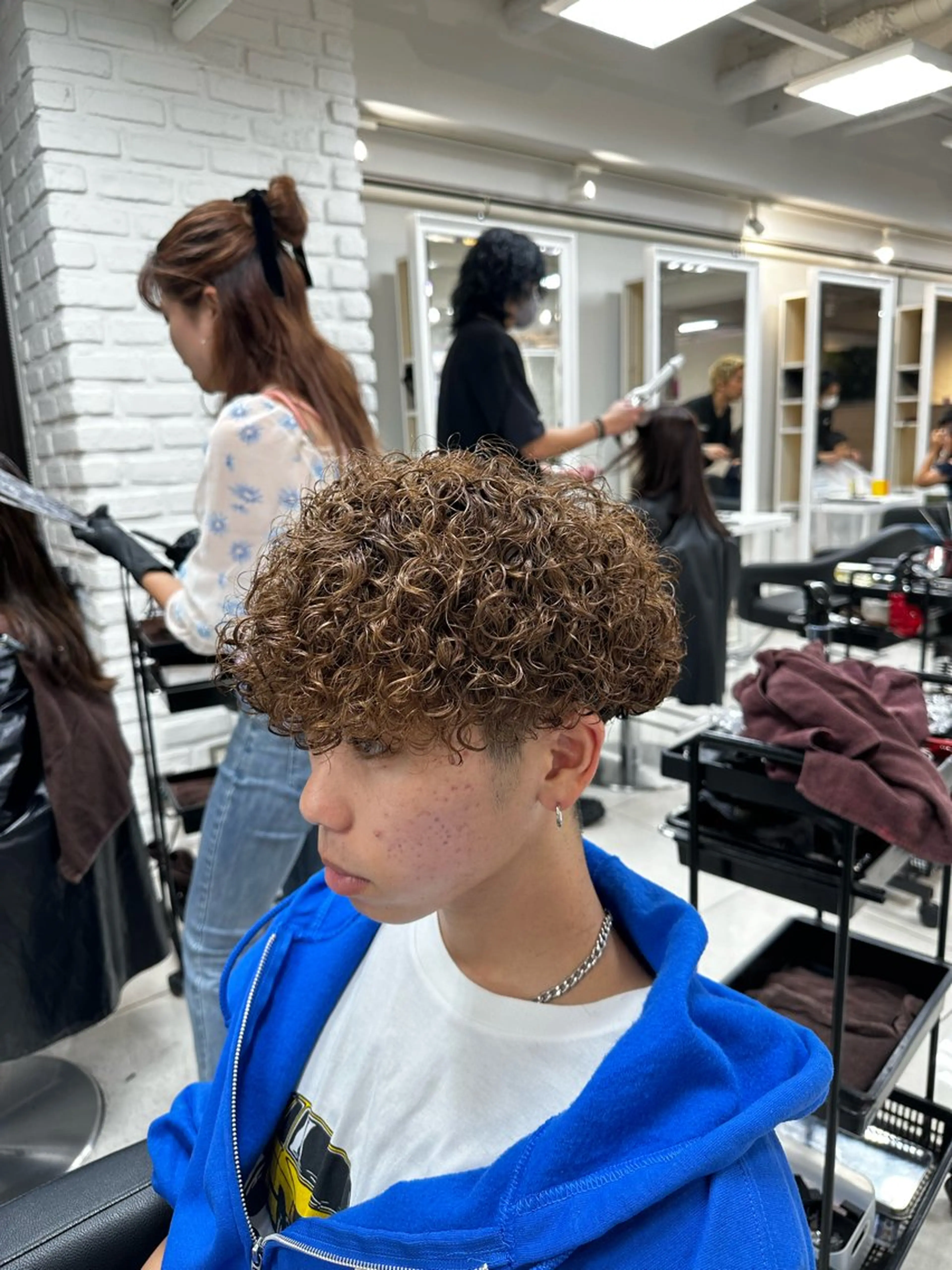 ショート カラー パーマ メンズ メンズパーマ プードルパーマ プードルパーマ カット ヘアカラー パーマ トリートメント フェザーパーマ職人 🪶ryosukeのヘアスタイル