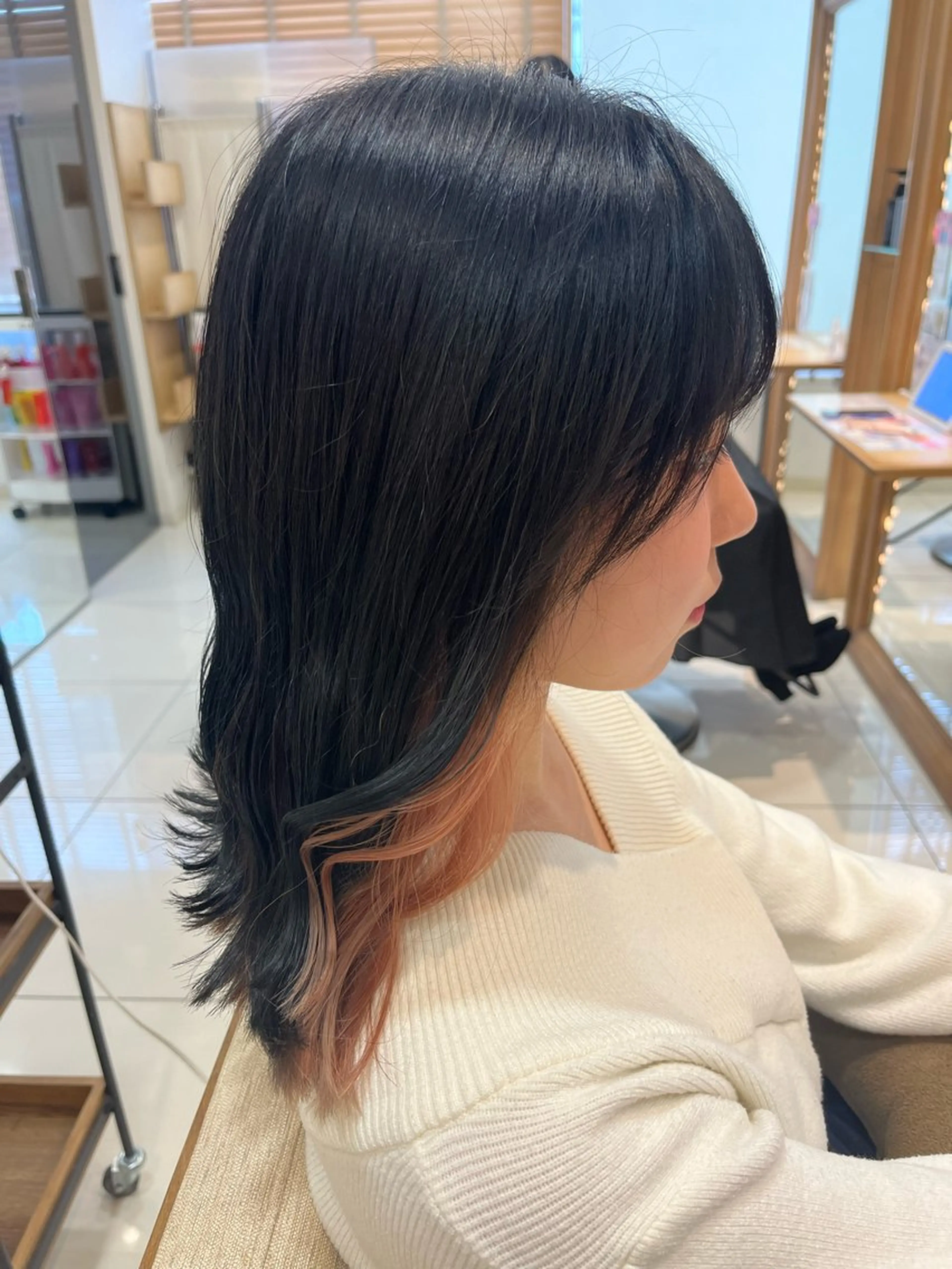 セミロング カラー 黒髪 ブルーカラー ブルーブラック なつな/ 透明感カラーのヘアスタイル