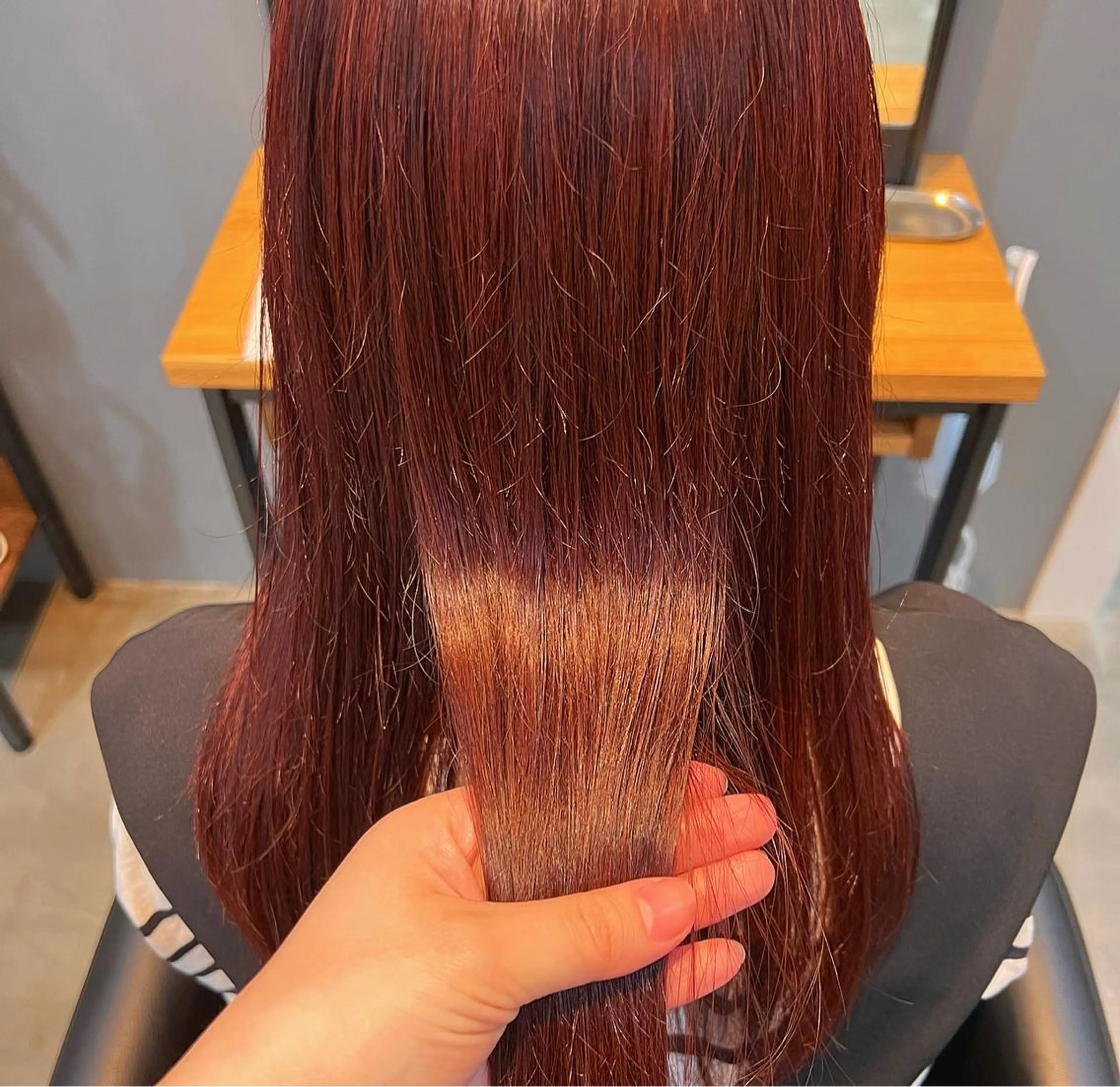 セミロング ピンクブラウン 切りっぱなしボブ 👩🏼ミニボブのヘアスタイル
