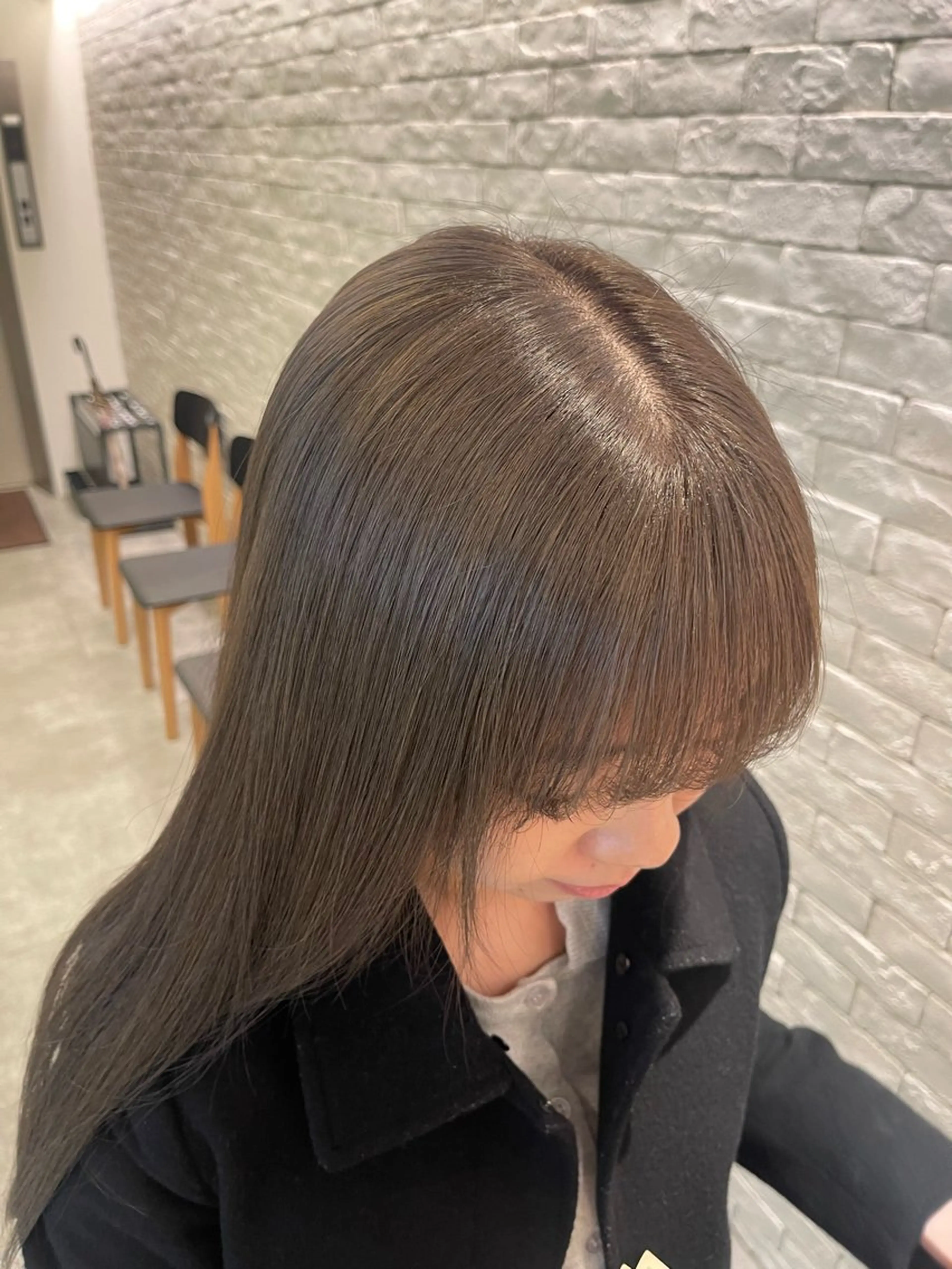 ロング カラー グレージュ オリーブグレージュ オリーブグレー TENSHO 原宿　ハイトーンのヘアスタイル