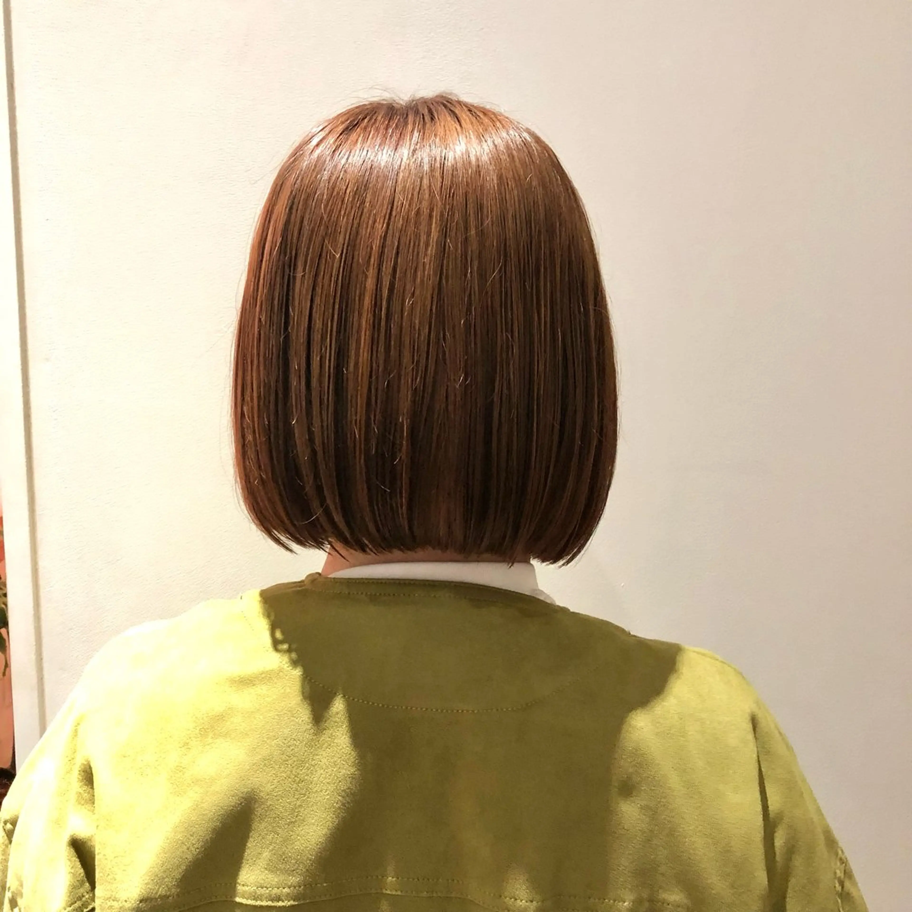 ショート ヘアカラー 高津 千慧のヘアスタイル