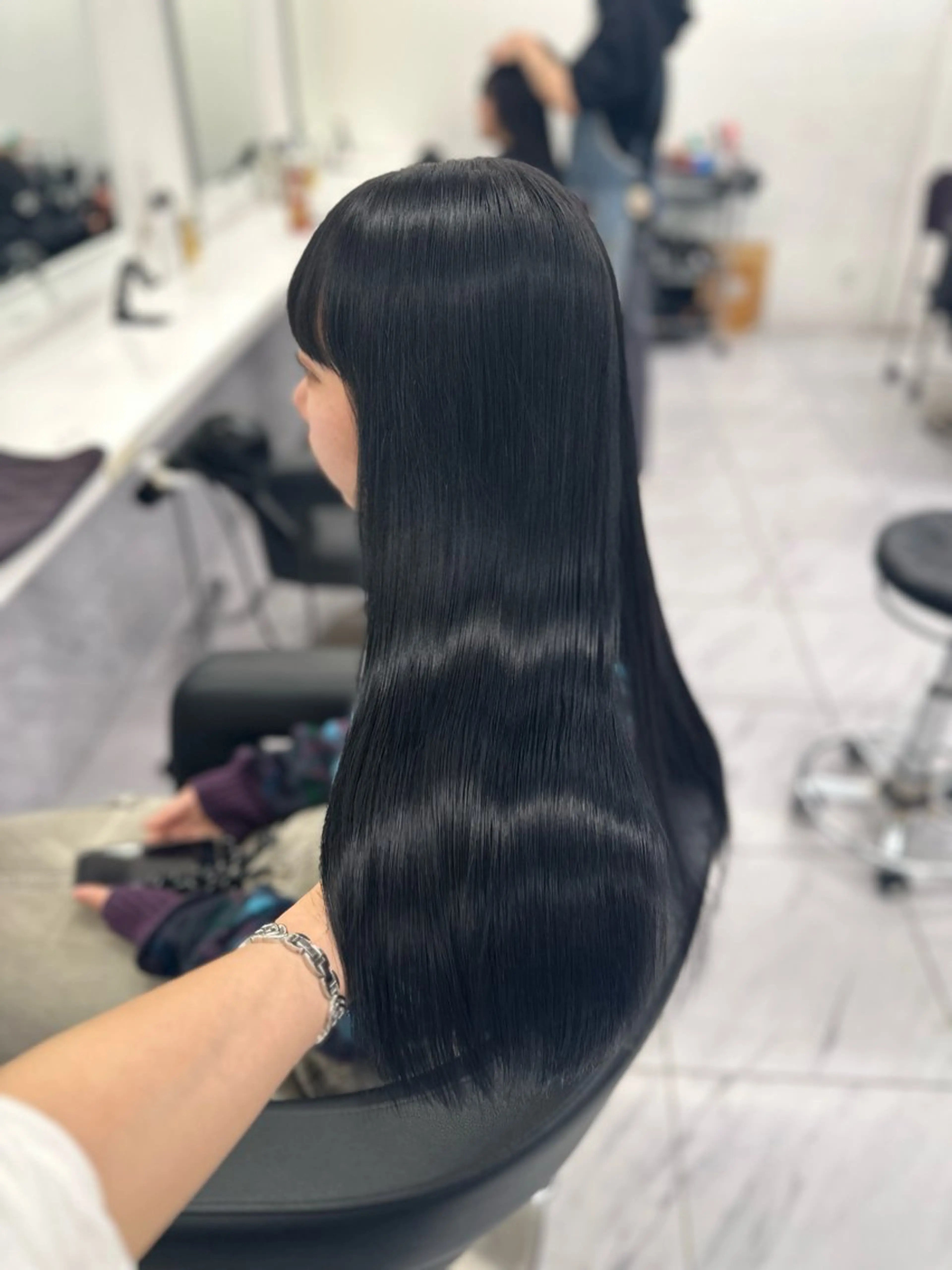 ロング カラー 黒髪 ブルーカラー ブルーブラック 透明感カラー 🪞ハイトーン🪞 🤍waka🤍のヘアスタイル