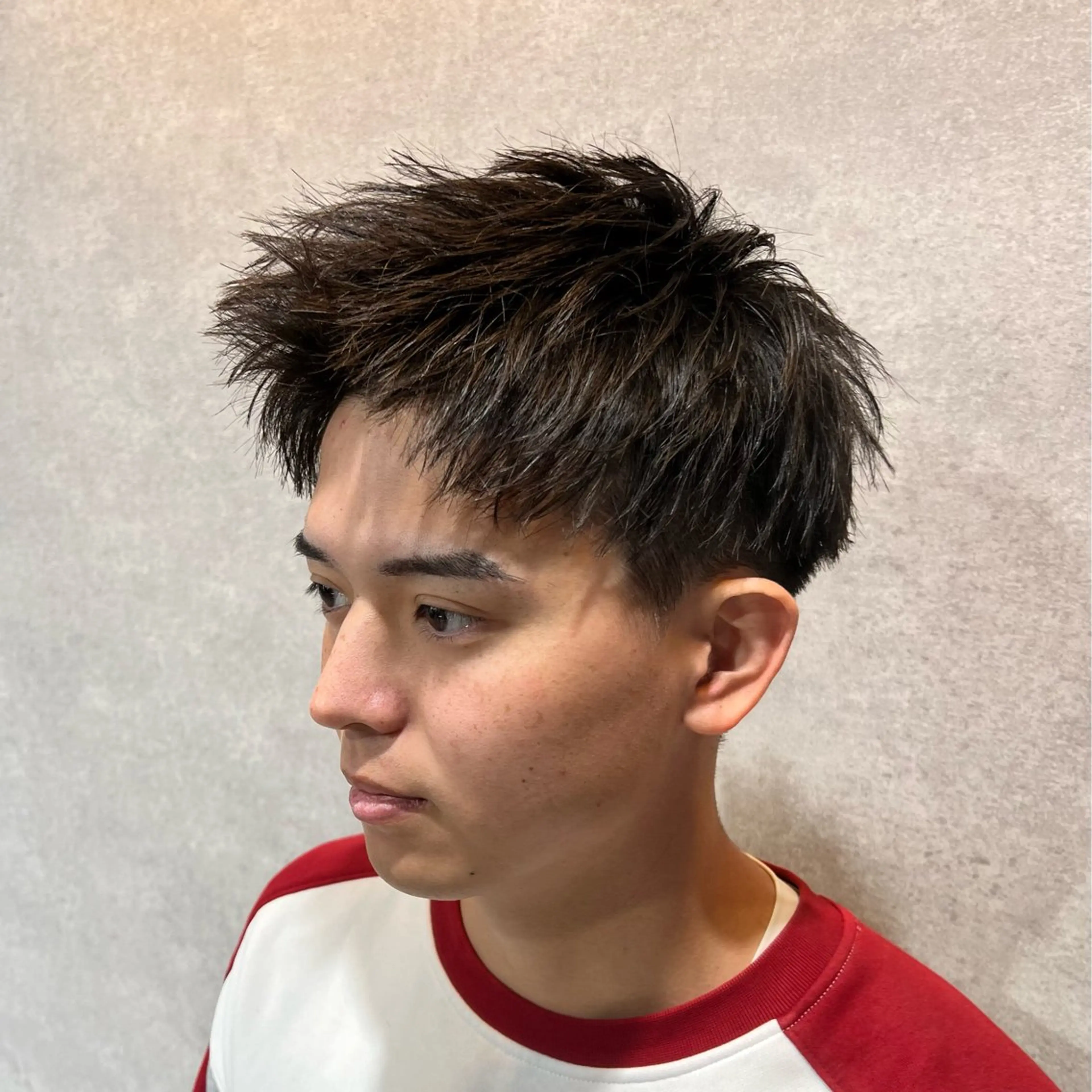 ショート カラー パーマ ヘアアレンジ メンズ センターパート メンズハイライト メンズメッシュ マッシュ メンズパーマ カット パーマ トリートメント ヘッドスパ ヘアセット メンズに優しい🔥メ ンズ特化/BLUCKのヘアスタイル