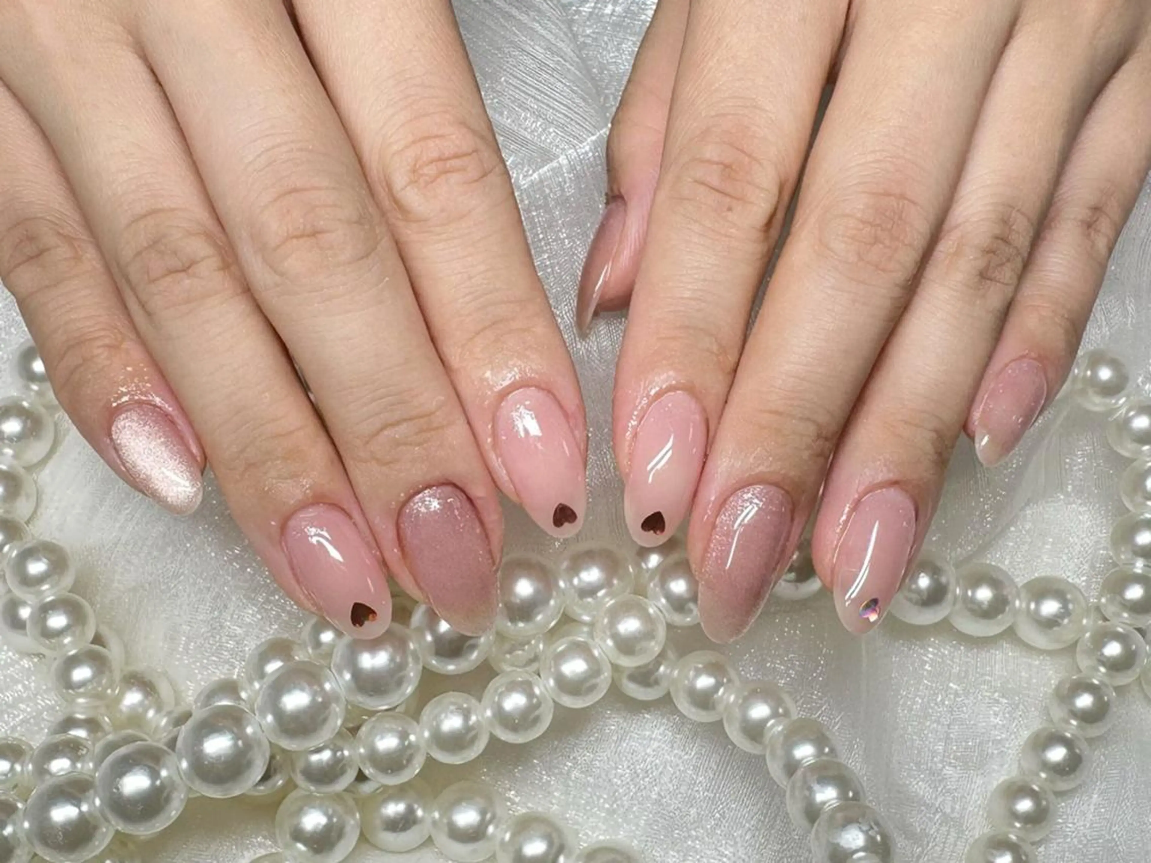 ネイル オーロラネイル 長さ出し フレンチネイル ガーリー キラキラネイル ハンドネイル Lucky nail salonのネイルデザイン