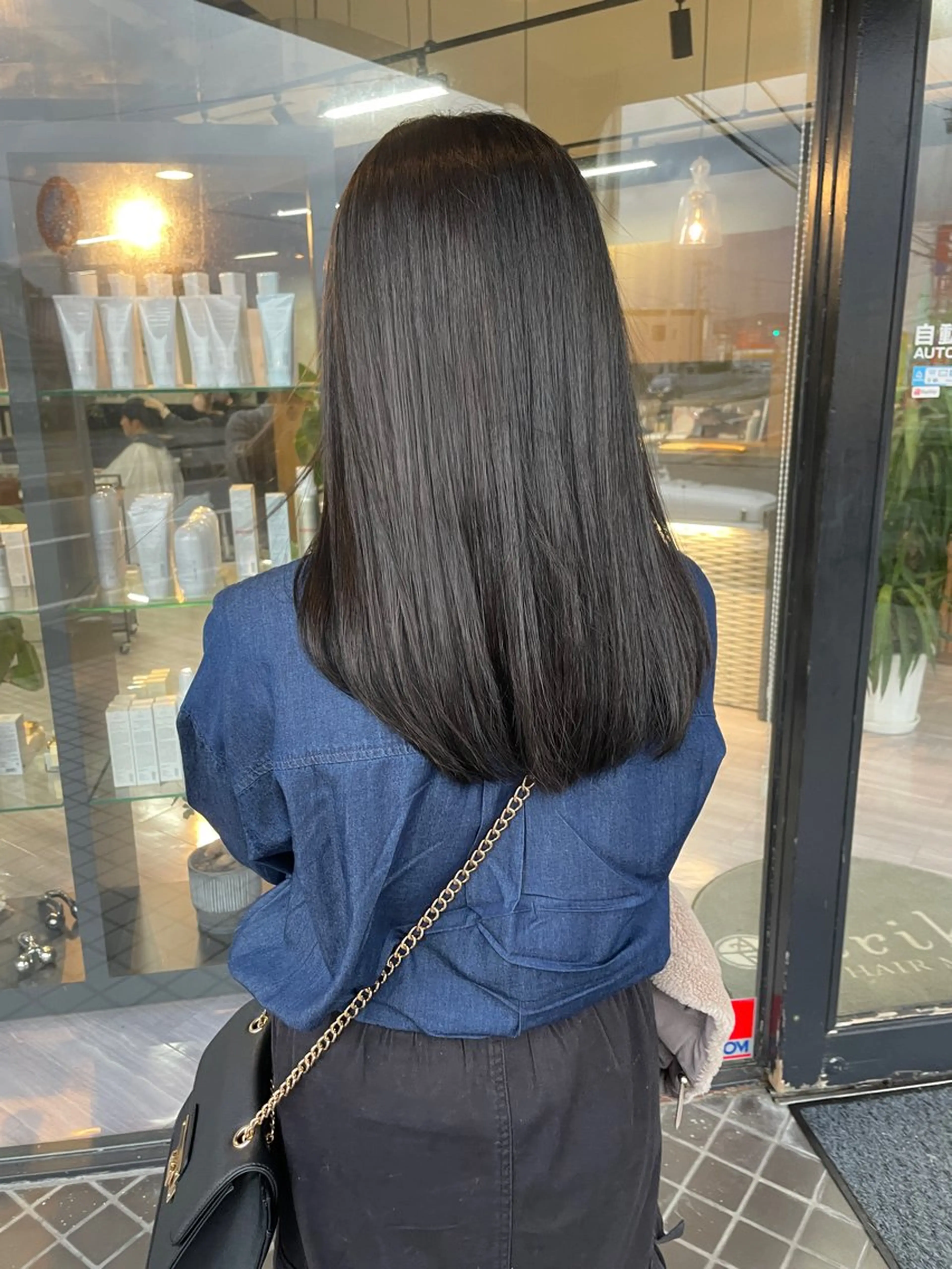 セミロング カラー グレージュ オリーブグレージュ オリーブグレー alu所属・マキノ キョウカのヘアスタイル