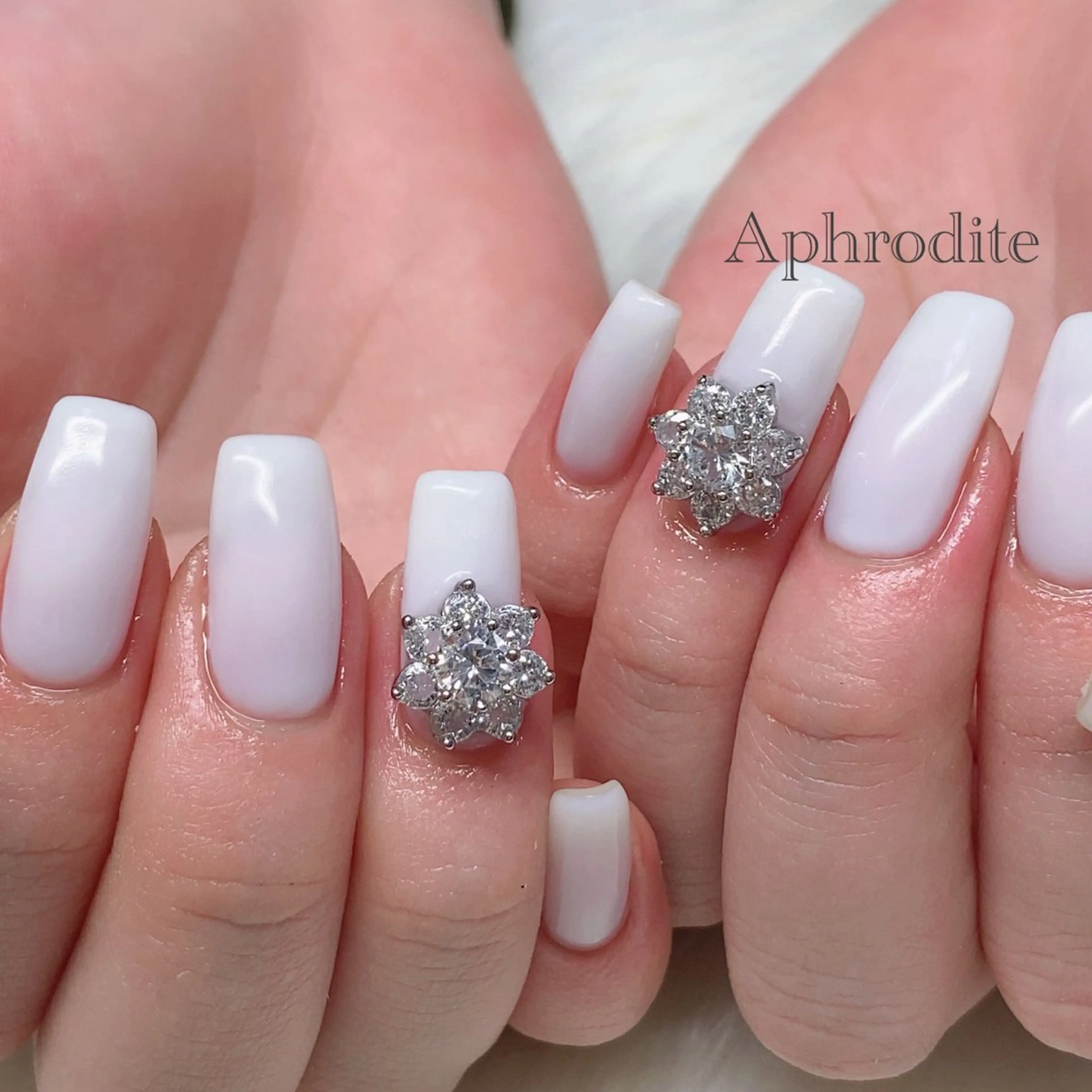 ネイル Aphrodite パラジェル認定サロンのネイルデザイン