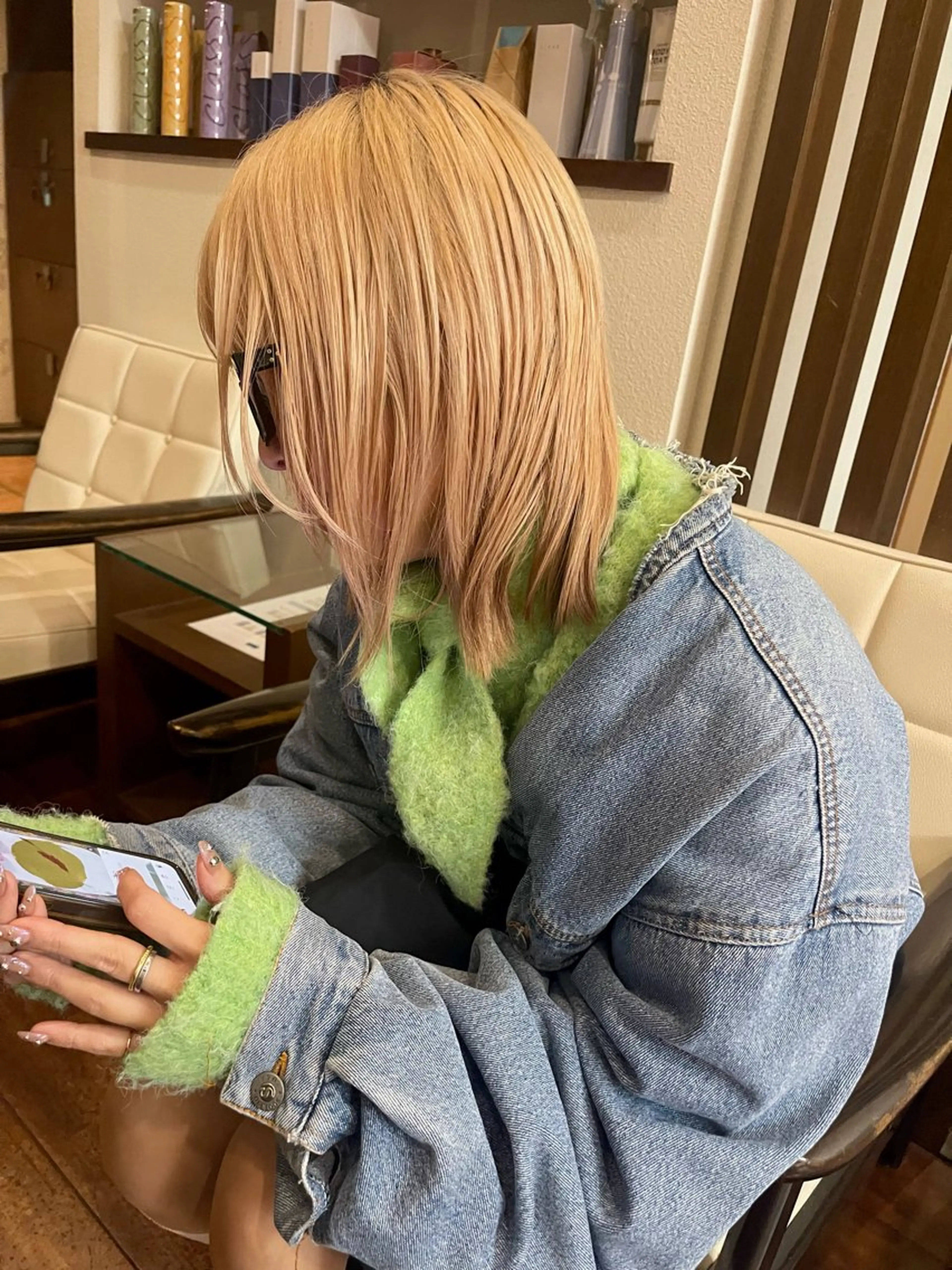 ショート カラー 抜きっぱなしブロンド ブロンド カット ヘアカラー トリートメント 髪質改善ｶﾗｰ ｹｱﾌﾞﾘｰﾁ/ﾀﾑのヘアスタイル