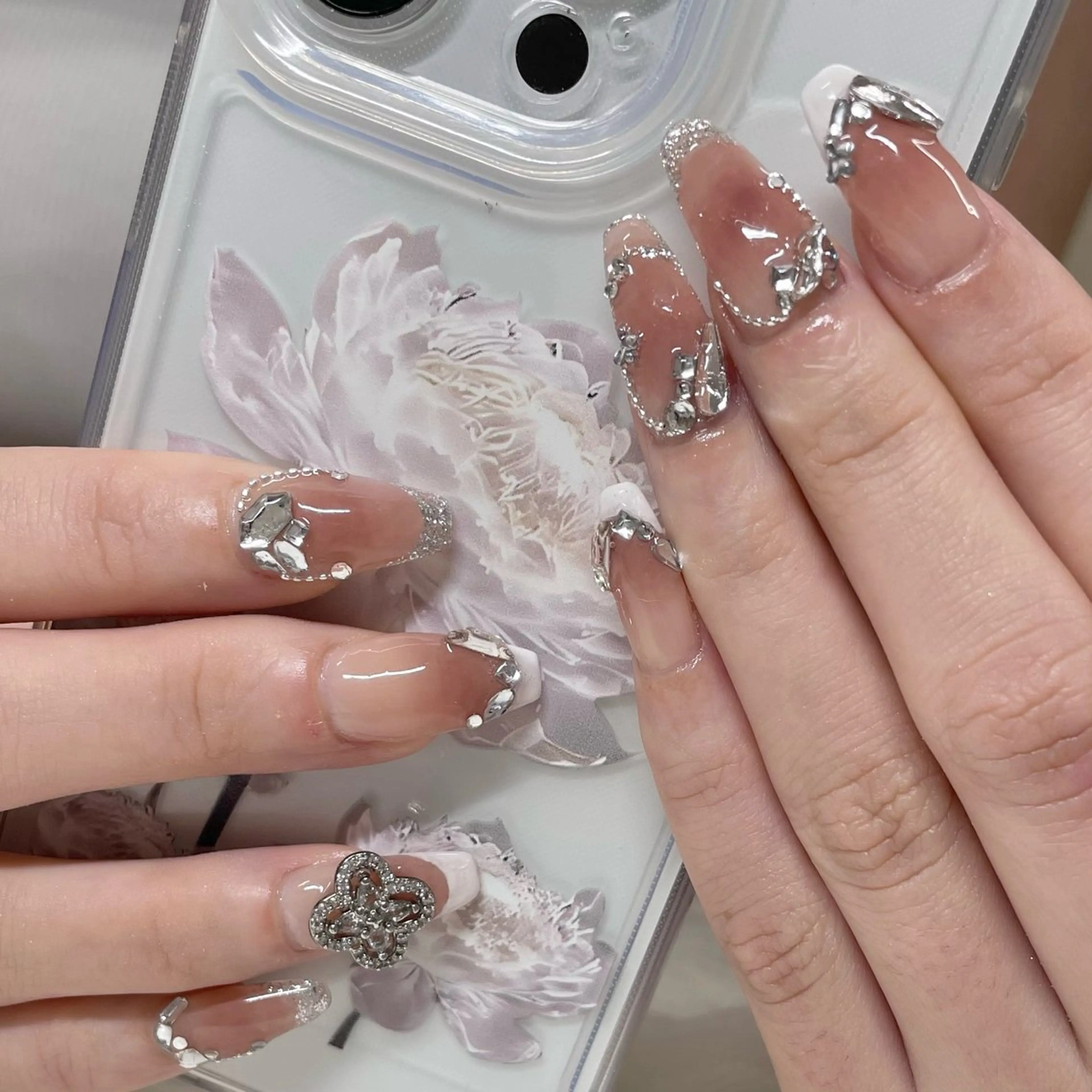 ネイル チークネイル ジェルネイル キラキラネイル ワンホンネイル JFYnail所属・昭和町ネイル 𝘯𝘢𝘮𝘪のネイルデザイン
