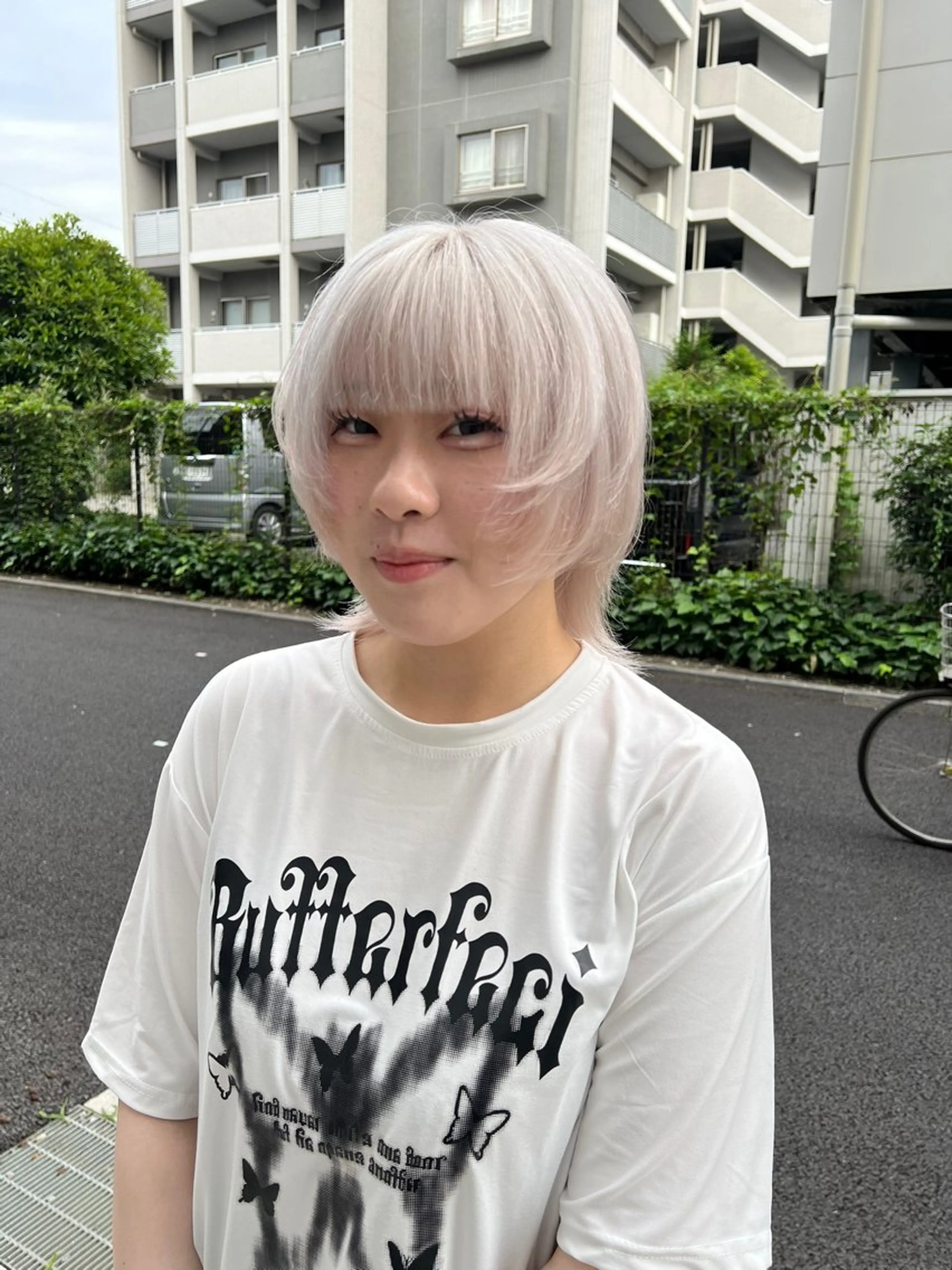 ミディアム 青木 芽生のヘアスタイル