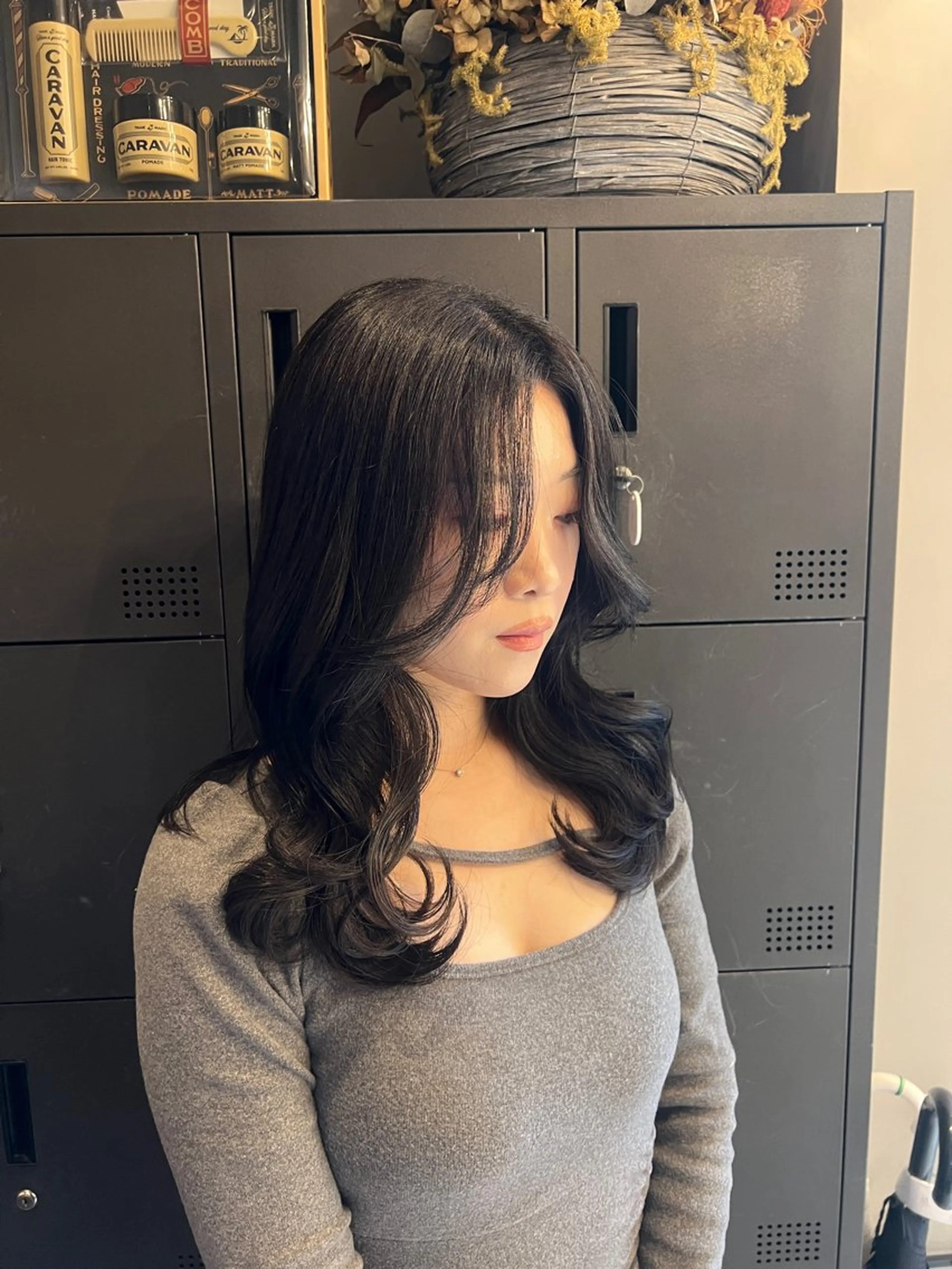 ロング カラー 黒髪 グレーブラック 韓国風ヘア beleefric 🩵黒木芽衣のヘアスタイル