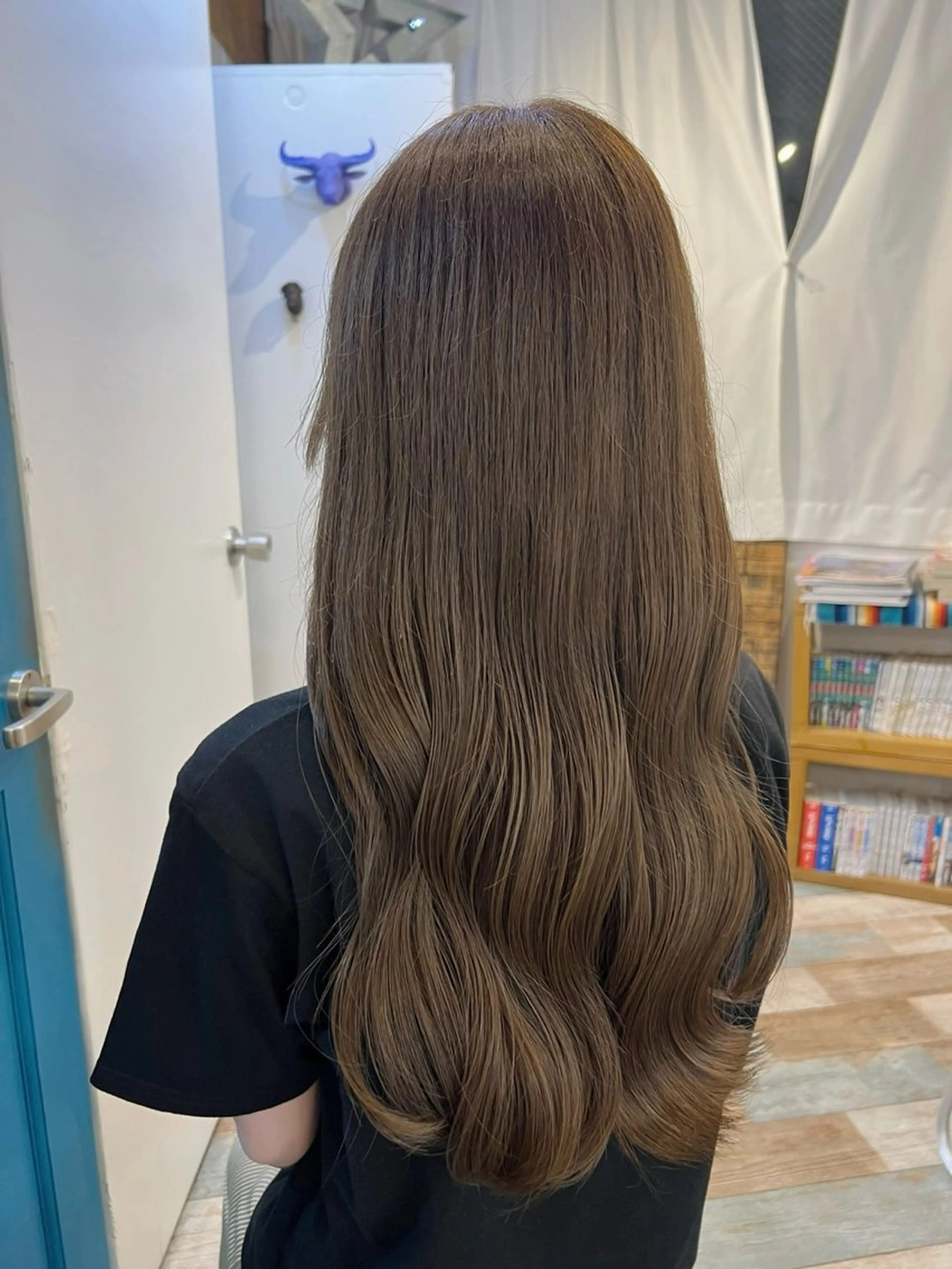 ロング カラー ベージュカラー 透明感カラー デザインカラー イヤリングカラー オリーブベージュ ヘアカラー トリートメント KANA/ボブ/ インナーカラー/艶髪のヘアスタイル