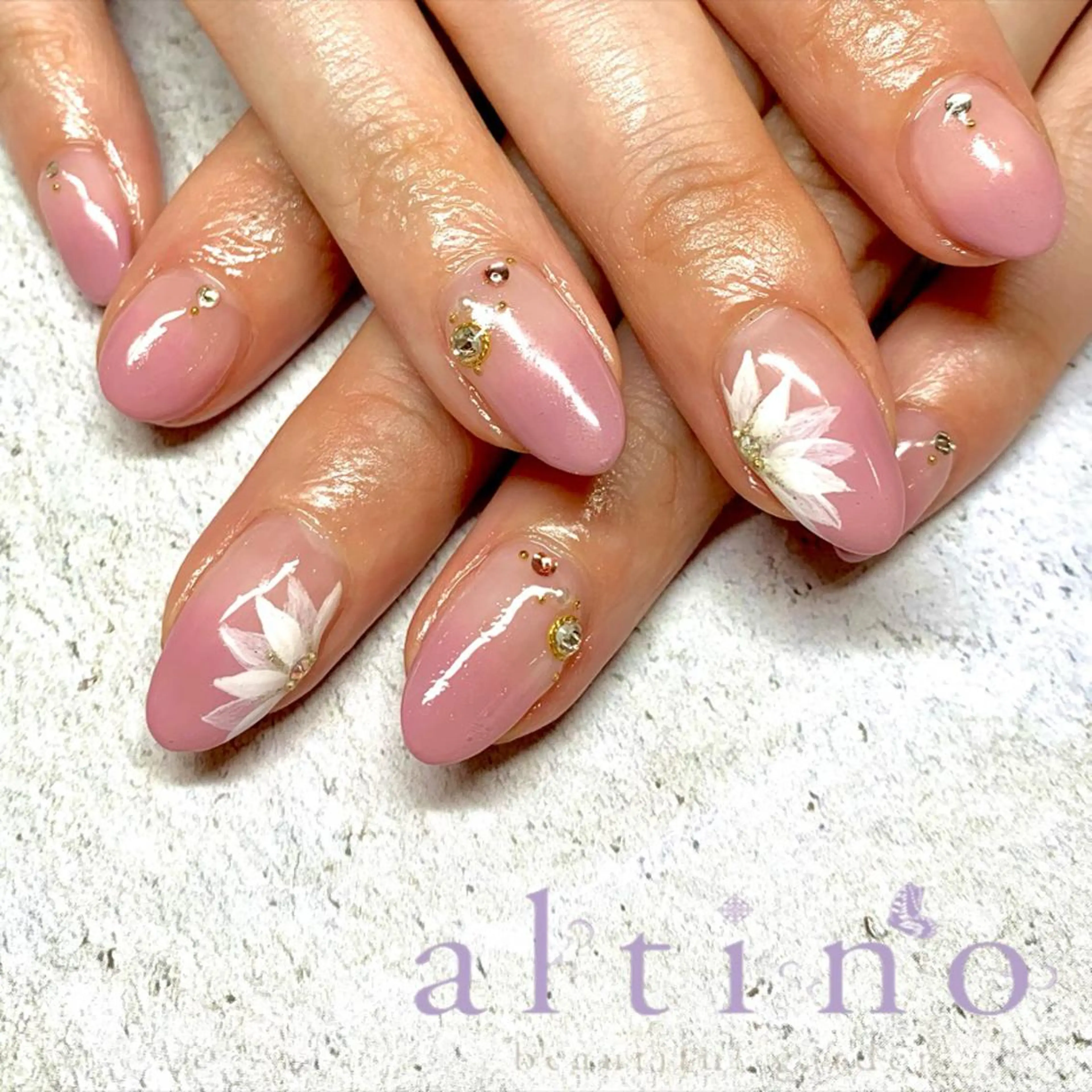 ネイル nail atelier  new moon所属・森 貴子のネイルデザイン