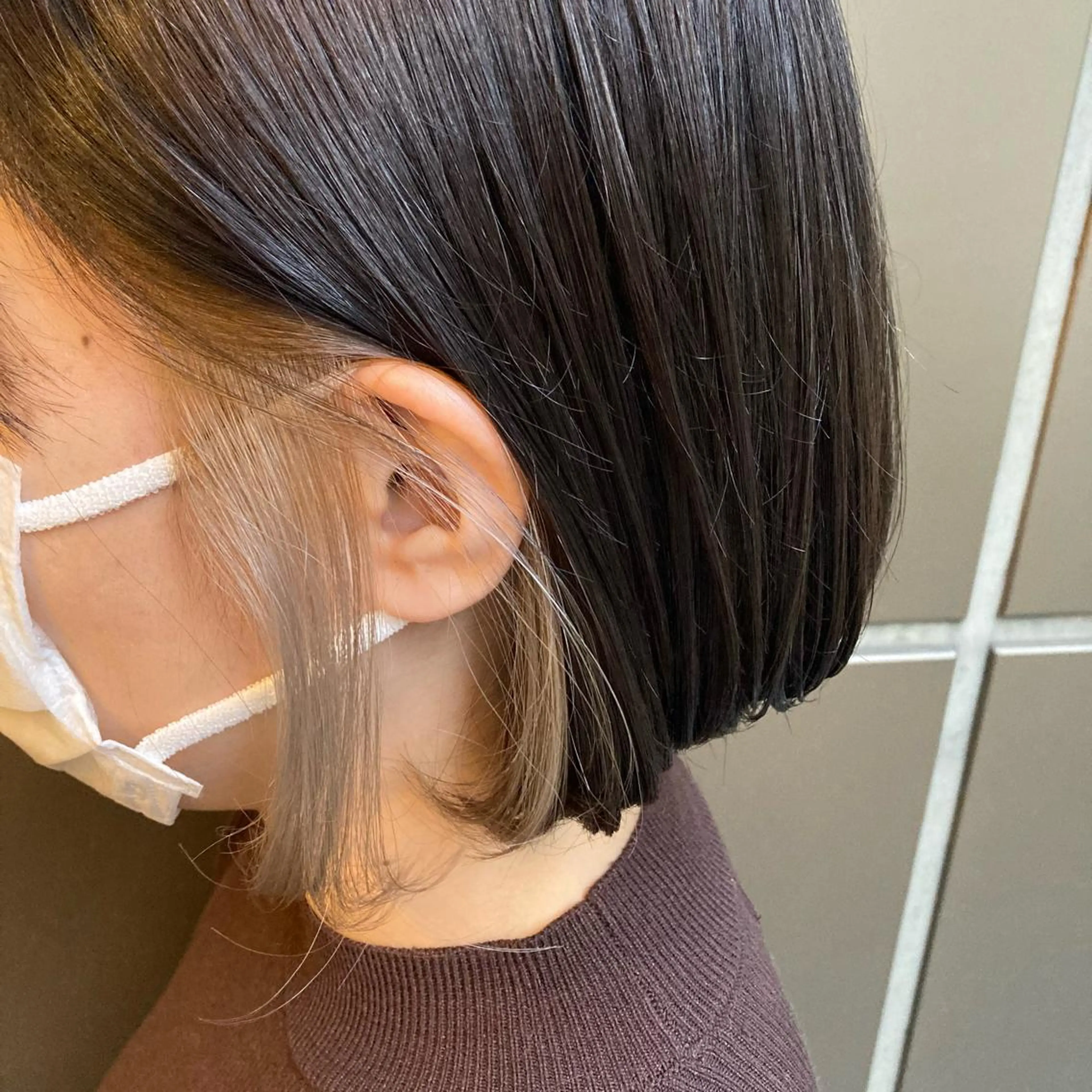 カラー ベージュカラー ブリーチ イヤリングカラー 松岡 知のヘアスタイル