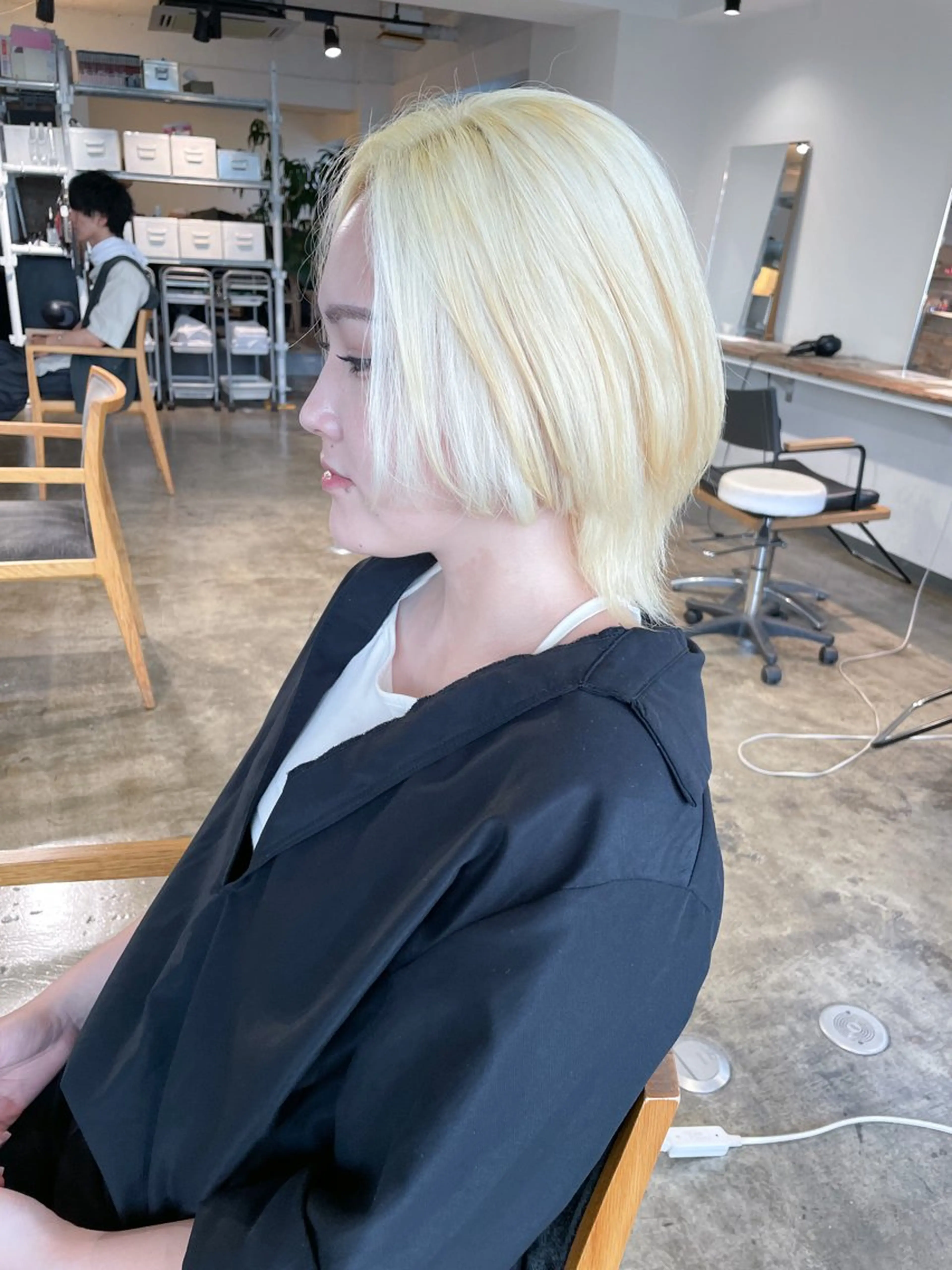 ミディアム カラー ブリーチ 抜きっぱなしブロンド ヘアカラー トリートメント ハイトーン/レイヤー /ケアブリーチ石川治のヘアスタイル