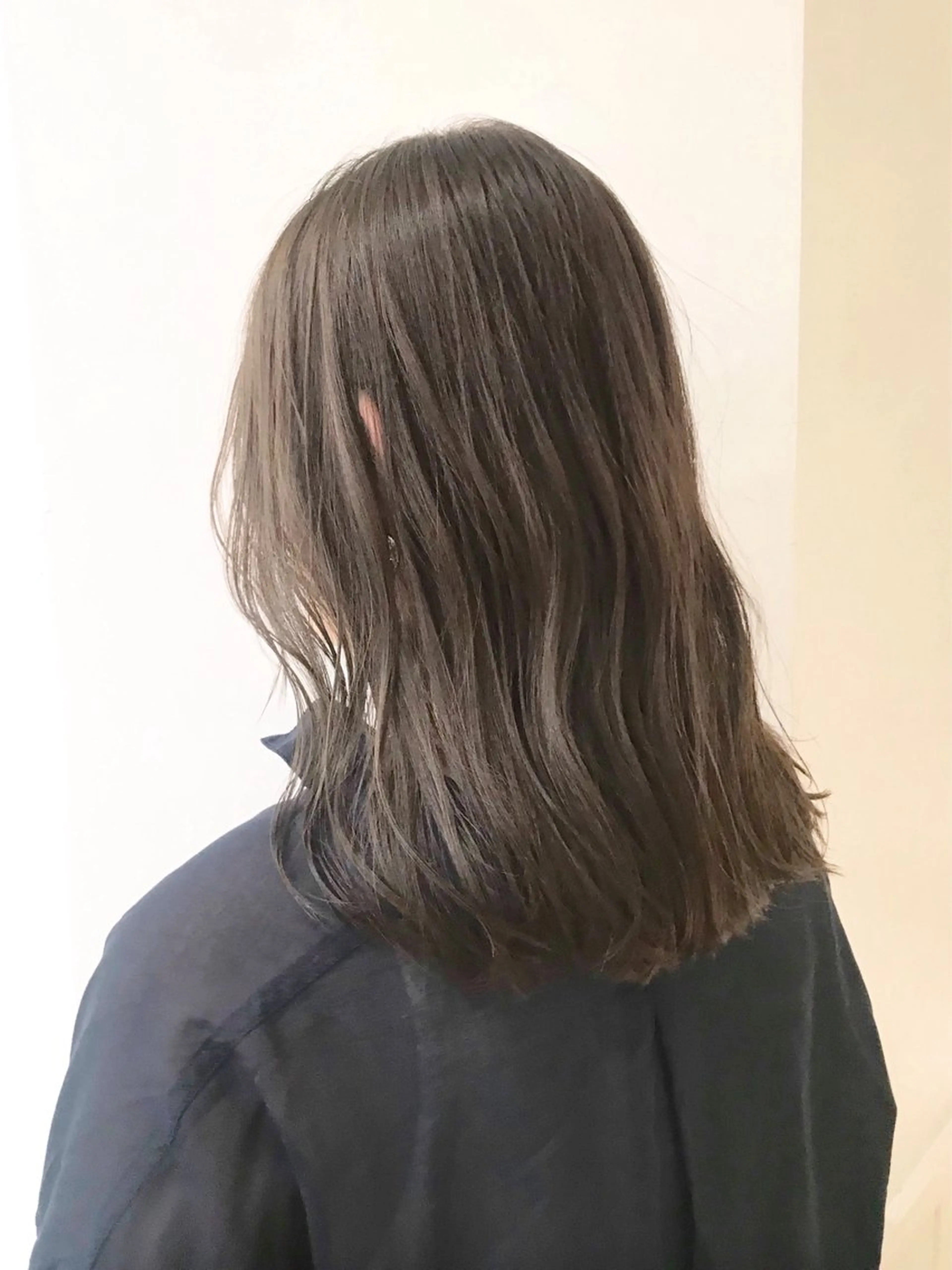 セミロング カラー ヘアアレンジ ブリーチ グレージュ ブリーチなしカラー オリーブグレージュ オリーブグレー カット Lien所属・marika  / ボブ・オリーブカラーのヘアスタイル