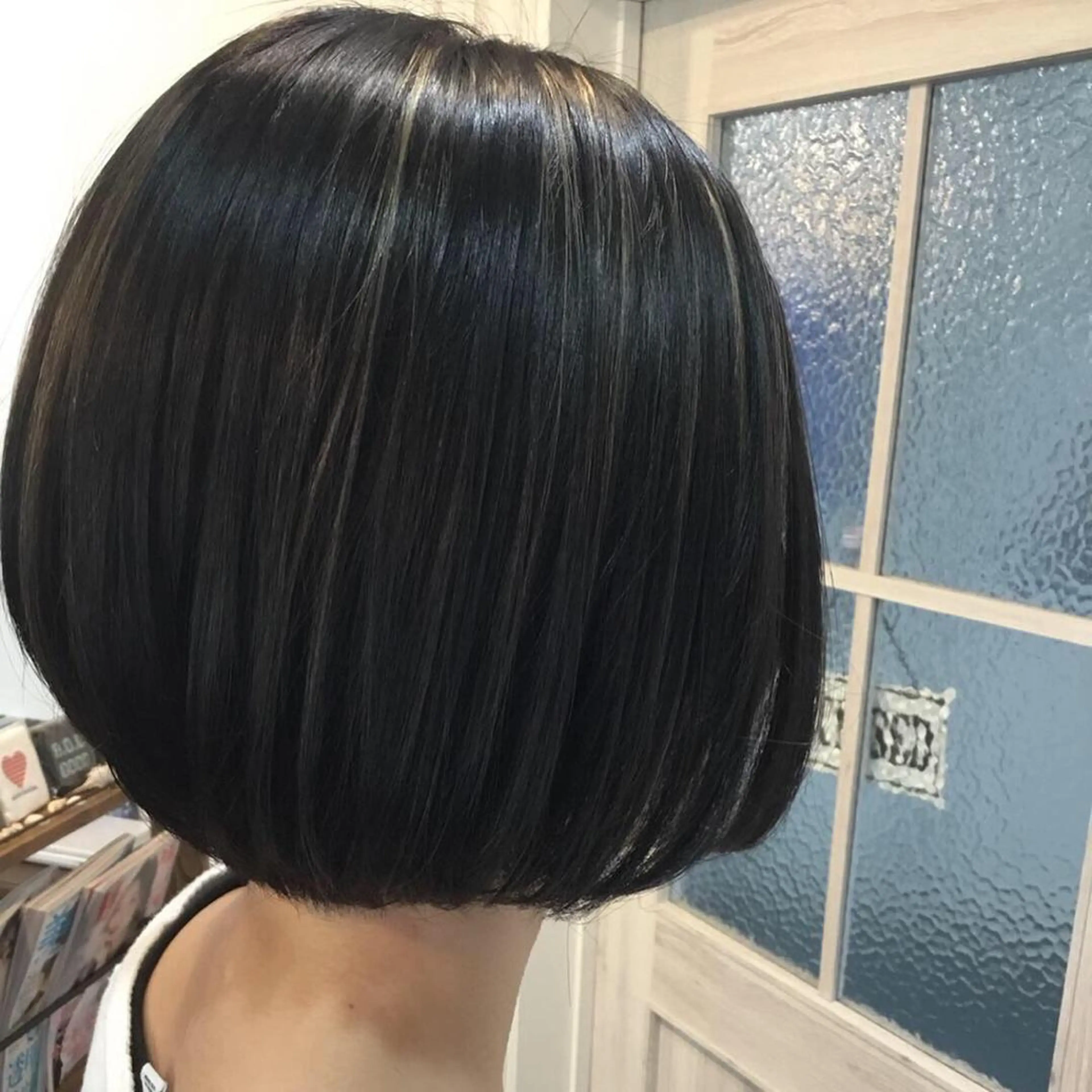 ショート カラー embrace エンブレイスのヘアスタイル