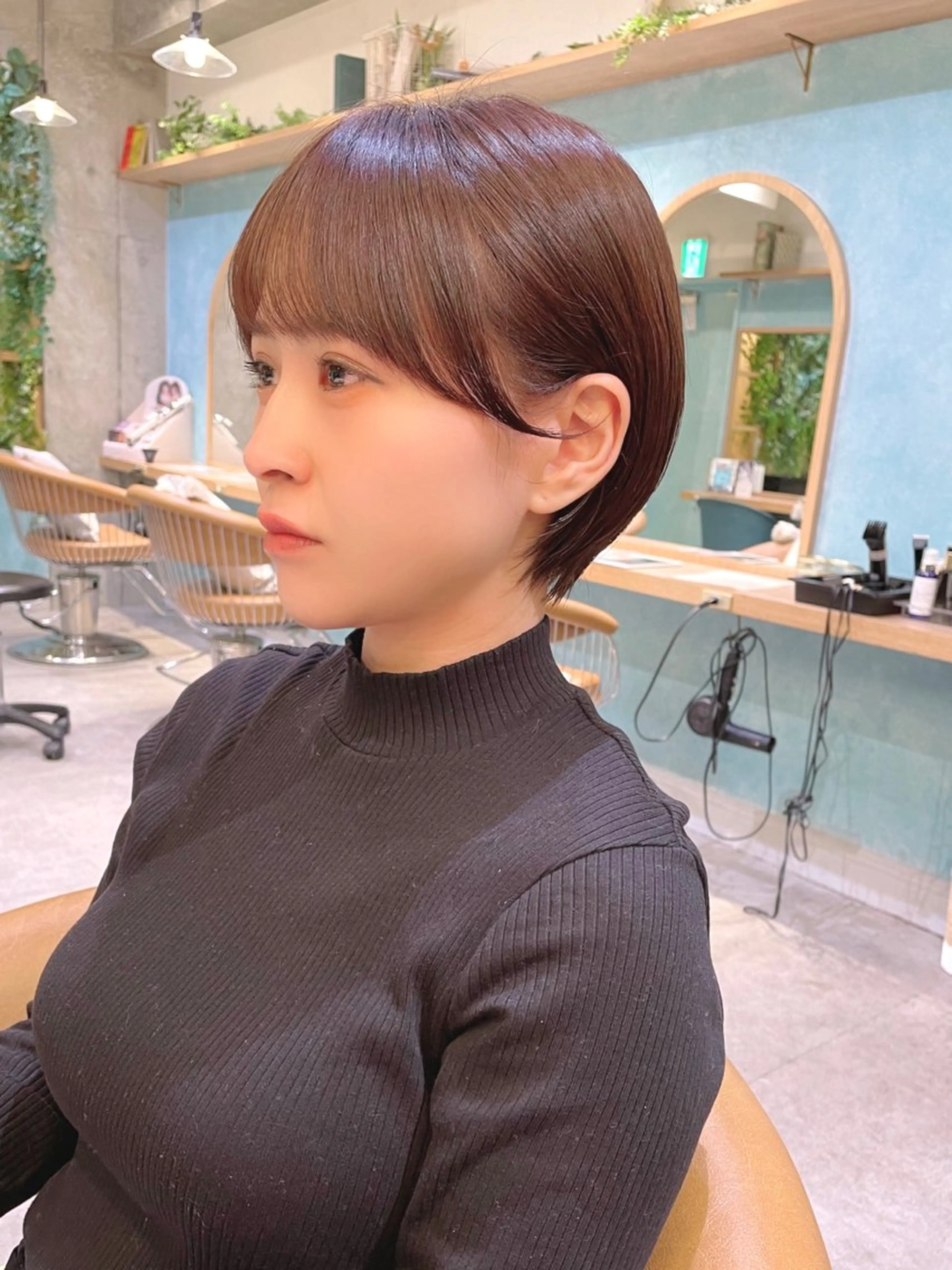 ショート カラー ショートボブ ハンサムショート 丸みショート ボブ 韓国風ヘア カット ヘアカラー トリートメント 小泉 葵のヘアスタイル