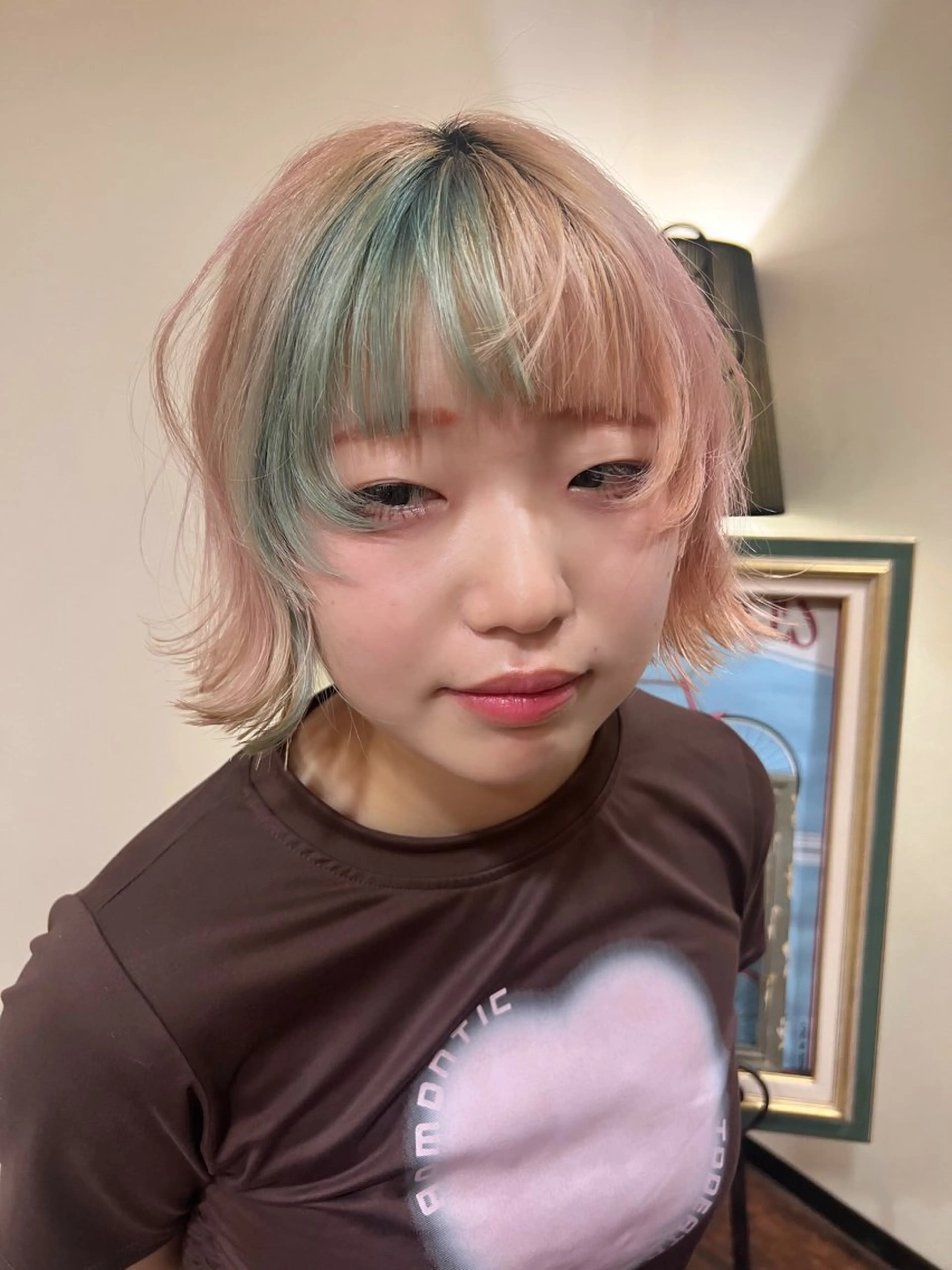 ショート ボブ 顔周りカット hair&space velon所属・推しカラー🫧 サーシャのヘアスタイル