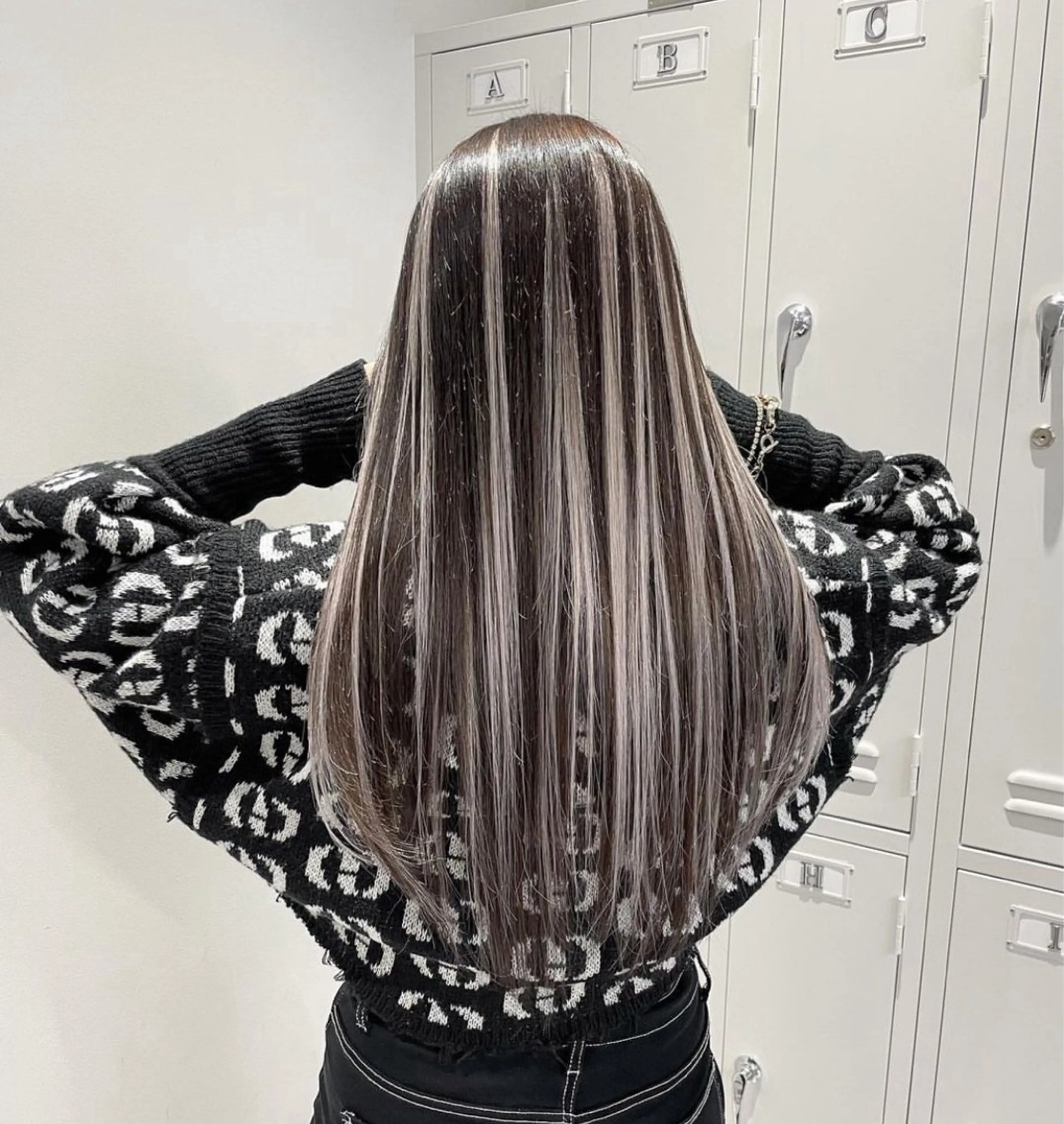 ロング カラー ヘアアレンジ ブリーチ 透明感カラー グレージュ ピンクカラー 韓国風レイヤーカット 艶カラー🫧菊池のヘアスタイル