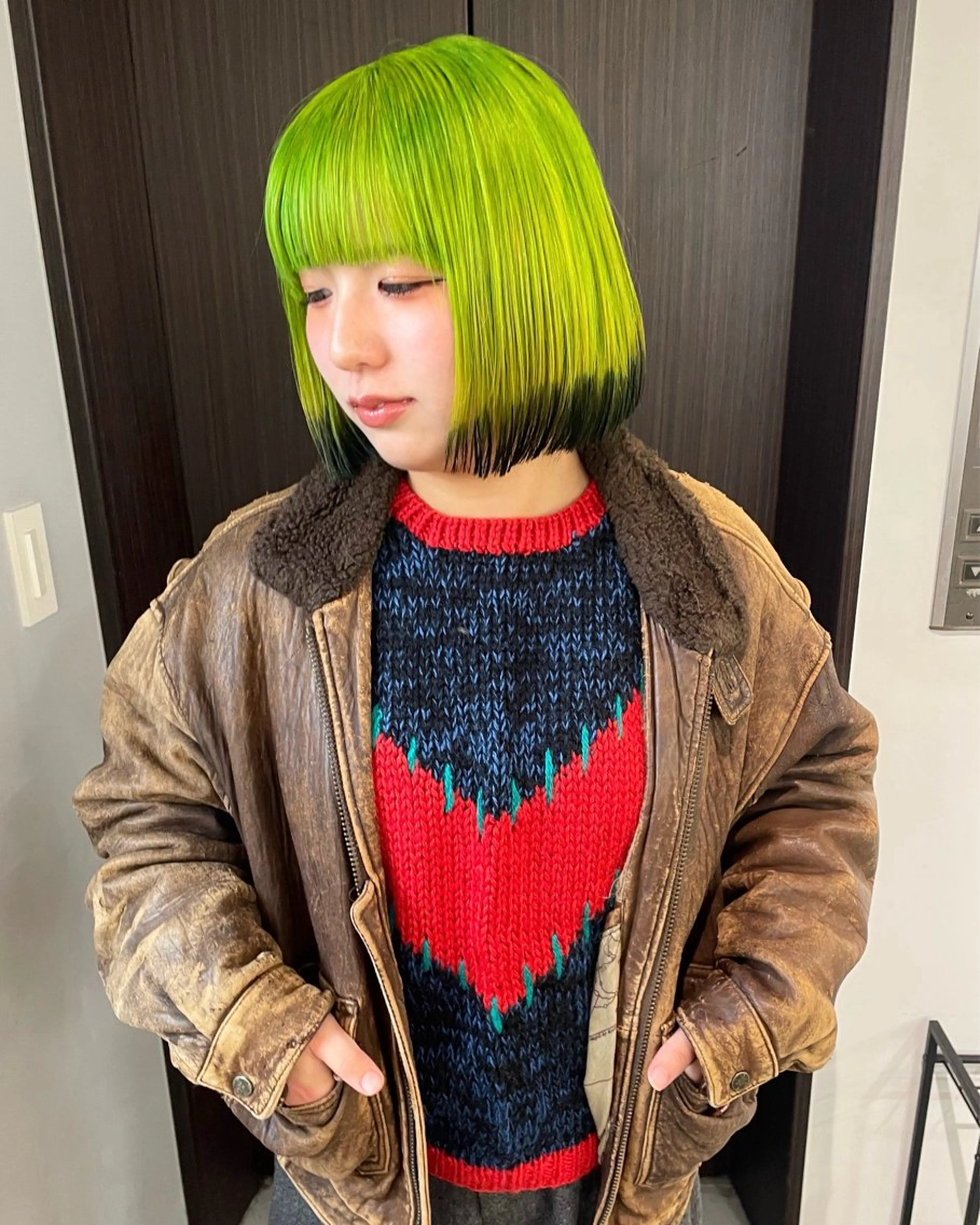 ミディアム カラー ブリーチ ケアブリーチ デザインカラー ダブルカラー カット ヘアカラー トリートメント MIU/ルーツカラー ボブ/顔周りレイヤーのヘアスタイル