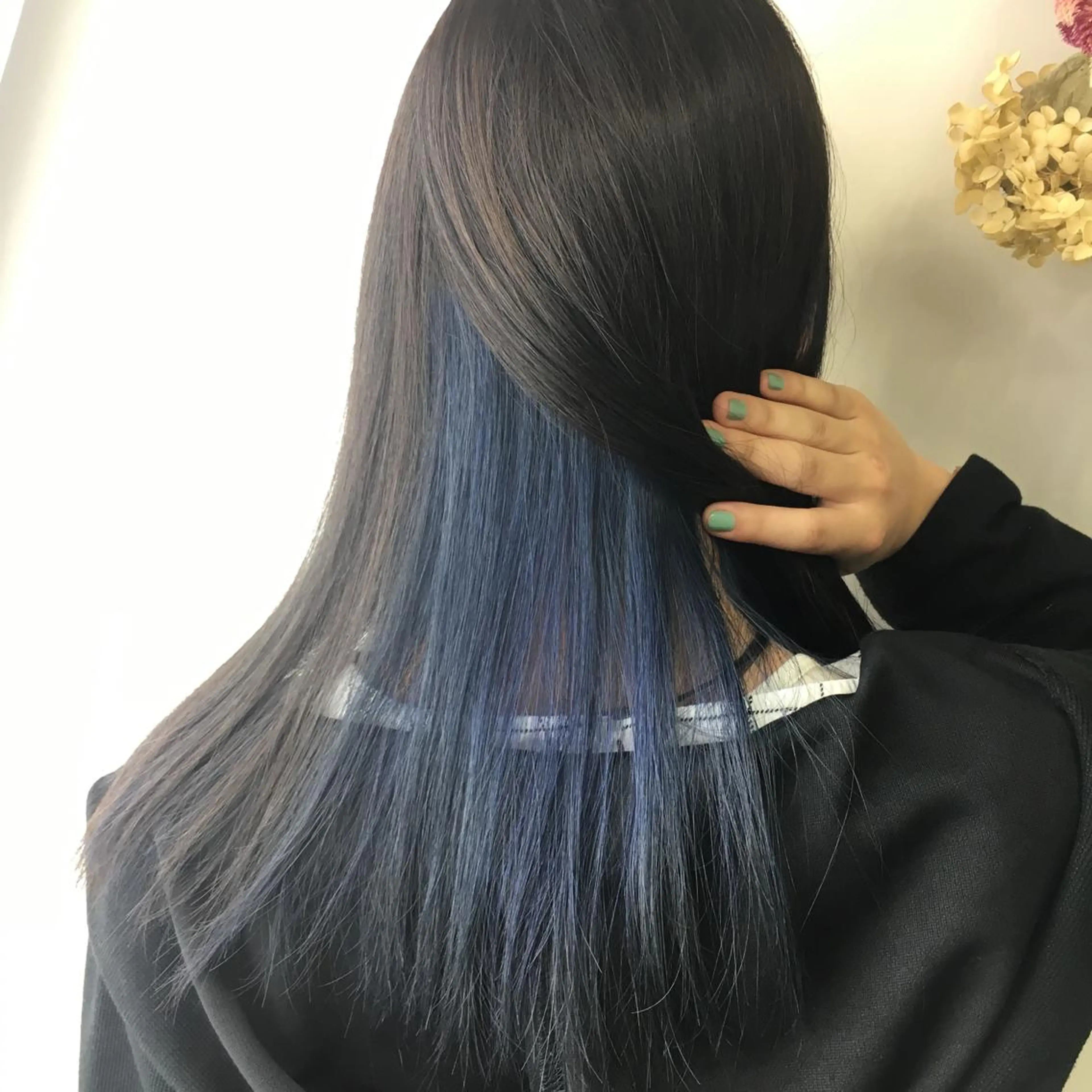 ミディアム カラー ブリーチ ブルーカラー ケアブリーチ ダブルカラー インナーカラー インナーカラー/推し アニメカラー/ウルフのヘアスタイル