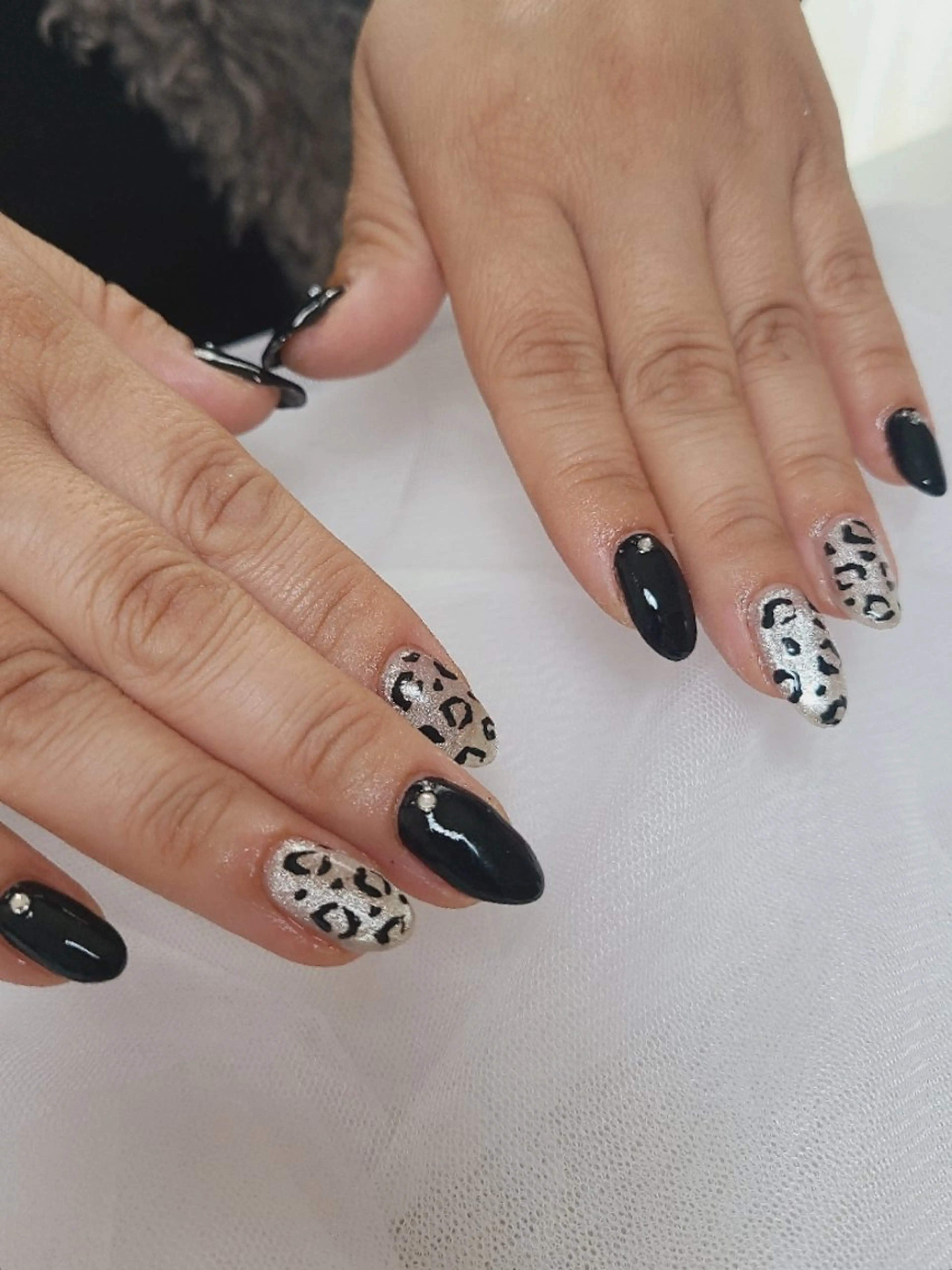 ネイル アニマル柄 ジェルネイル キラキラネイル マグネットネイル 冬ネイル Nailroom3  古屋明美のネイルデザイン
