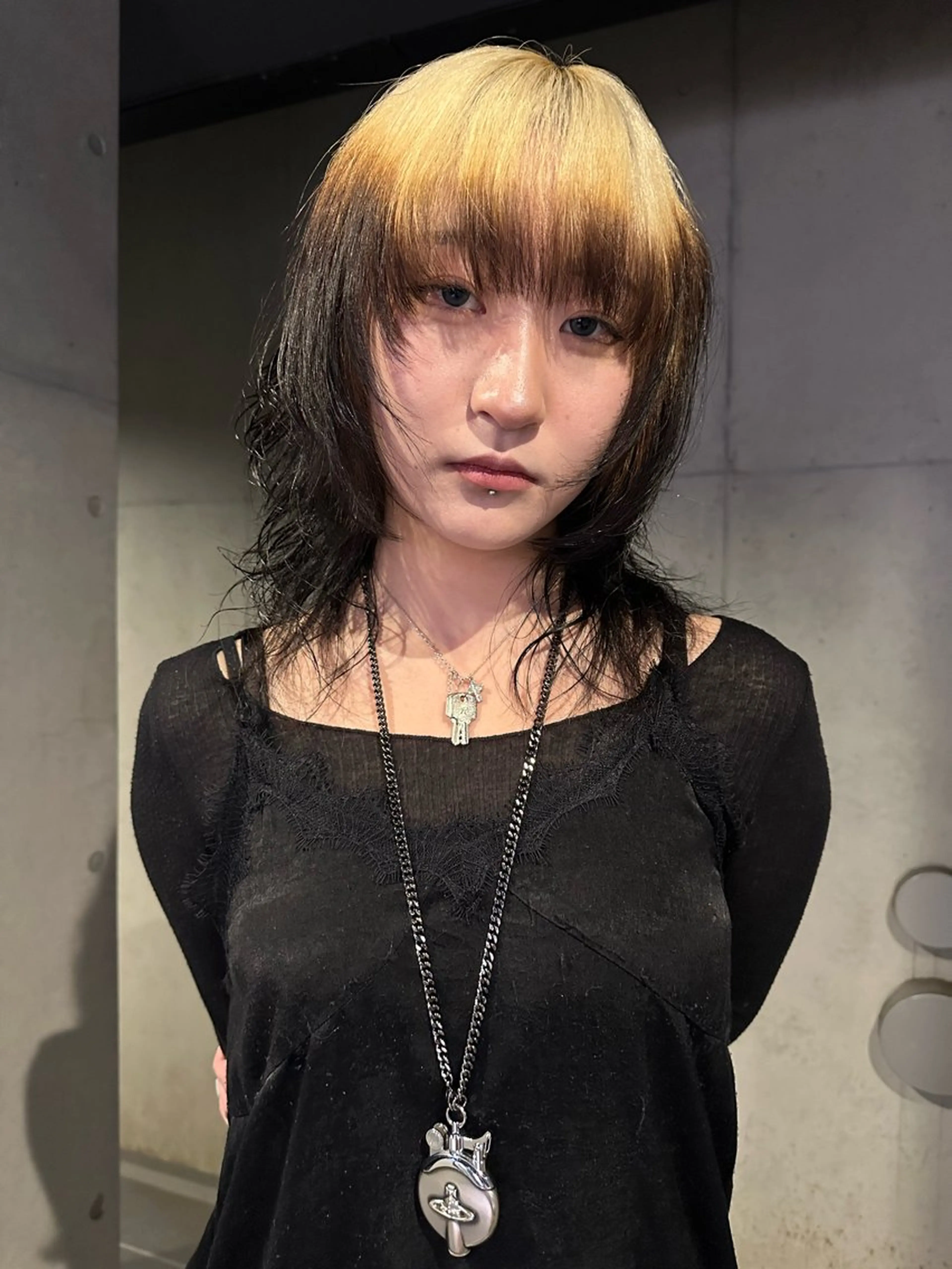 ミディアム カラー ブリーチ ウルフカット カット ヘアカラー ウルフ/レイヤー🟠 山本祐輔🟠のヘアスタイル