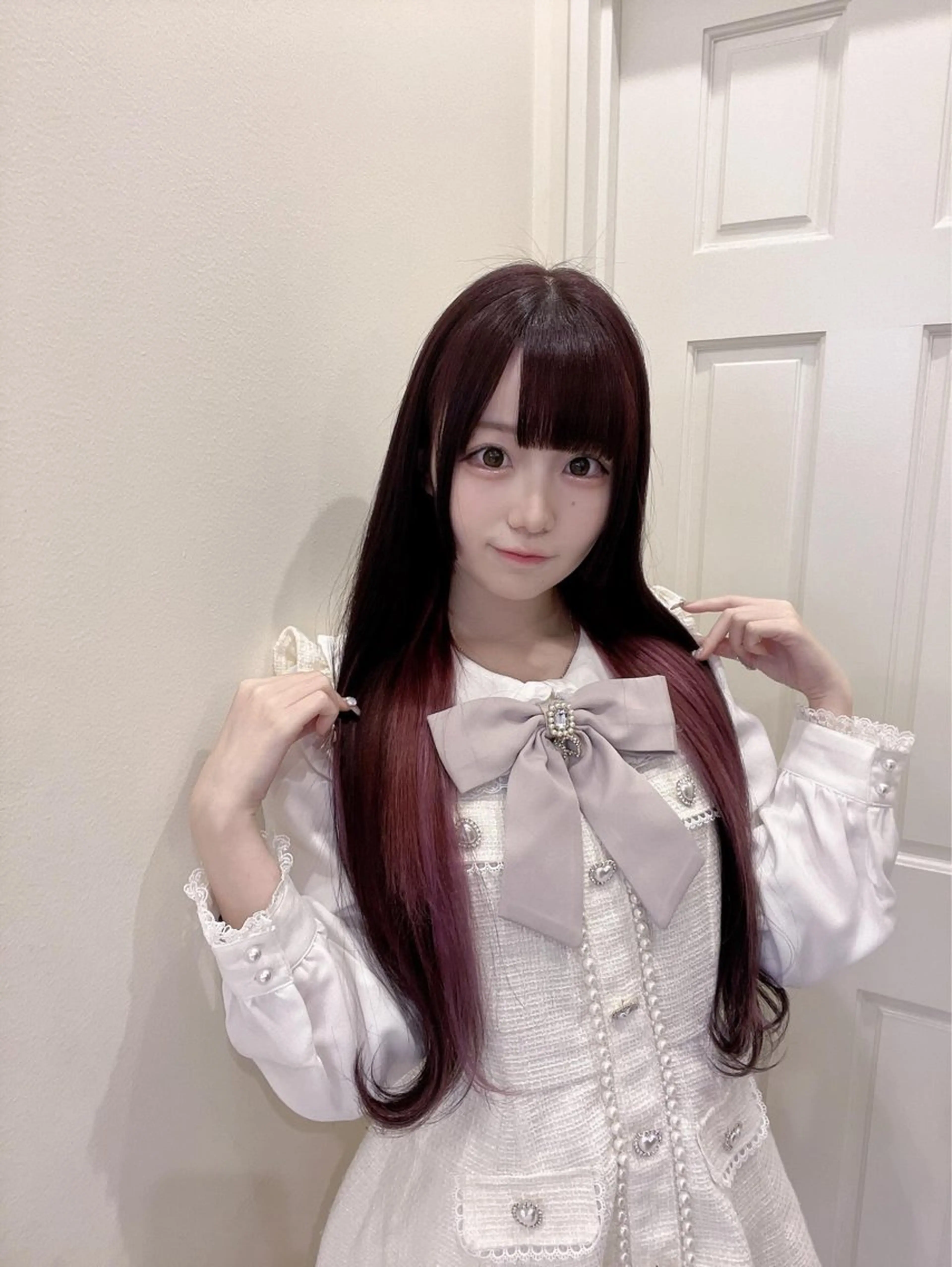 ロング カラー インナーカラー りく　ハイトーン ケアブリーチ特化のヘアスタイル