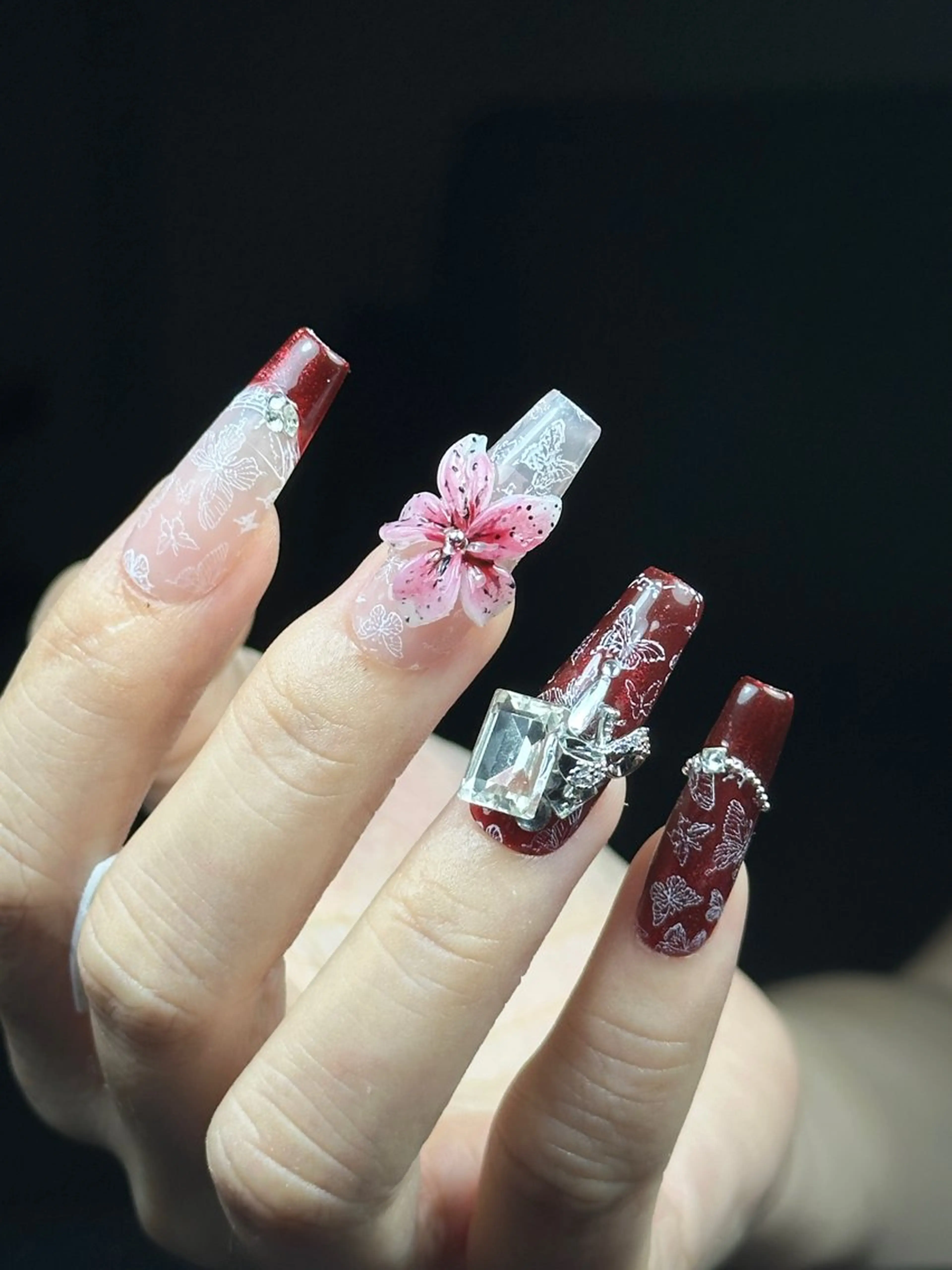 ネイル アートネイル フラワーネイル 赤色 ストーンネイル Ame29NailOsaka所属・AME29 Nail ネイルサロンのネイルデザイン