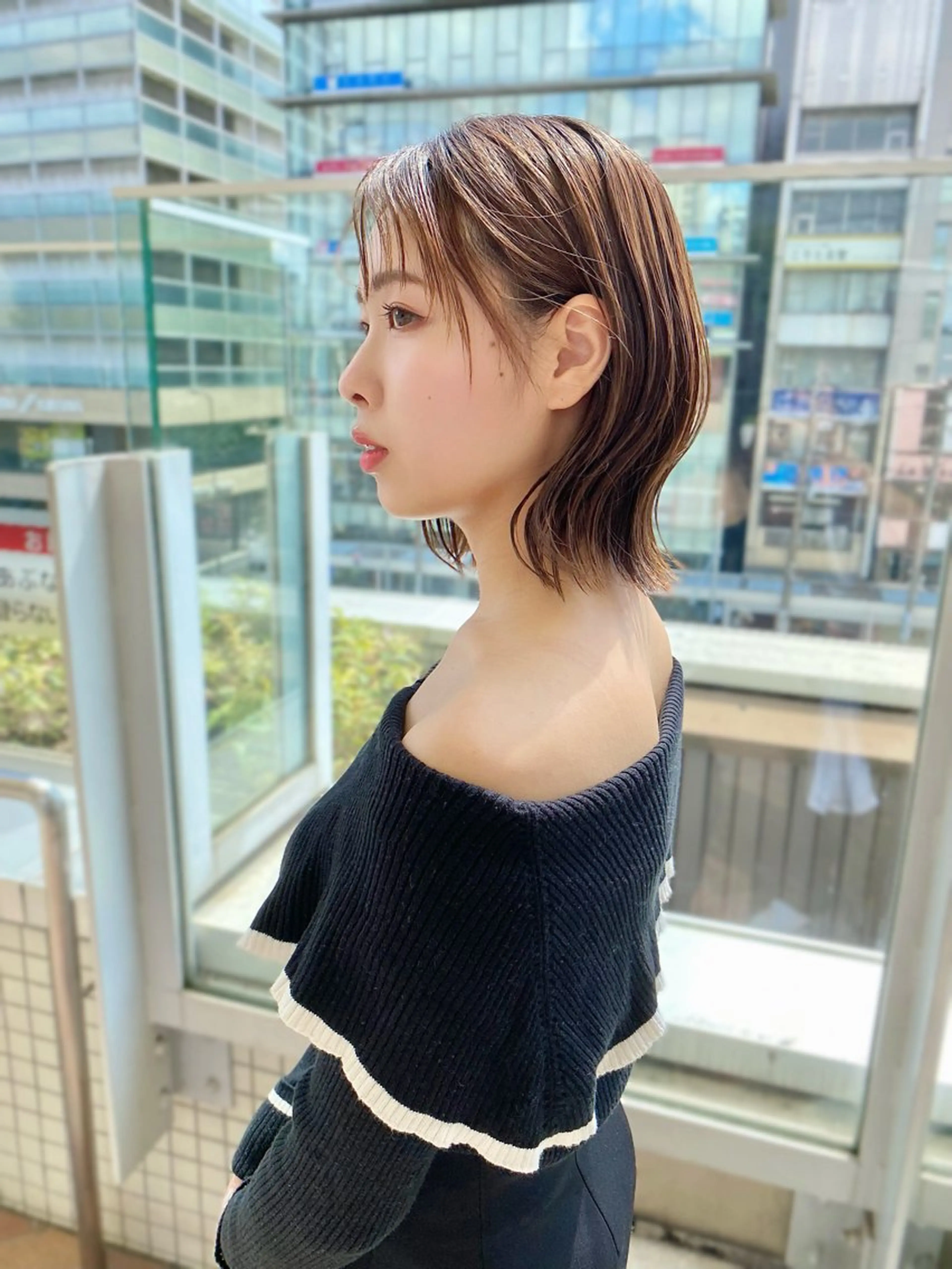 ショート カラー 小町康耀　ボブ /顔周りレイヤーのヘアスタイル