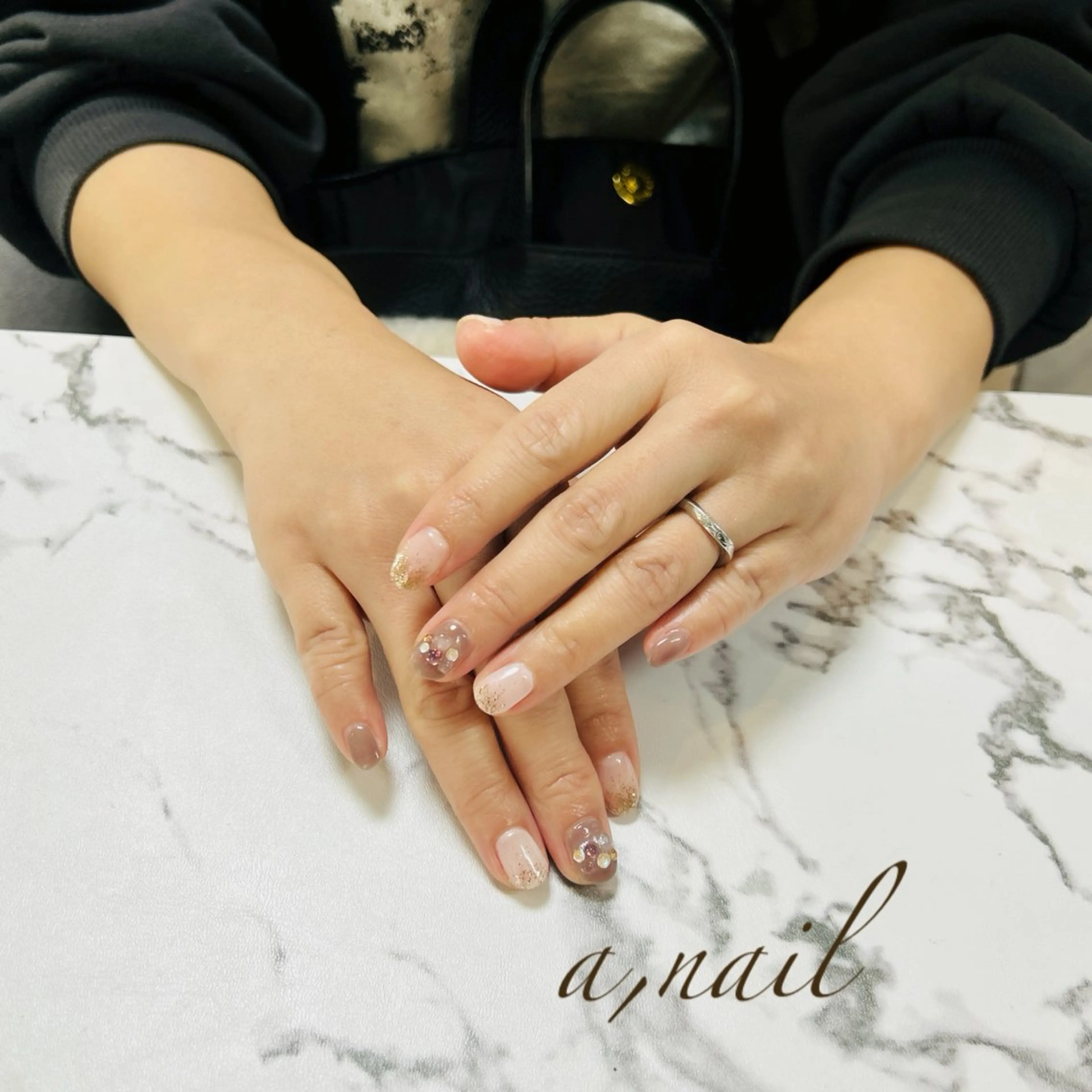 ネイル グラデーション キラキラネイル ラメ(グリッター) ラメグラデーション オフィスネイル ハンドネイル ネイルサロン エーネイルのネイルデザイン